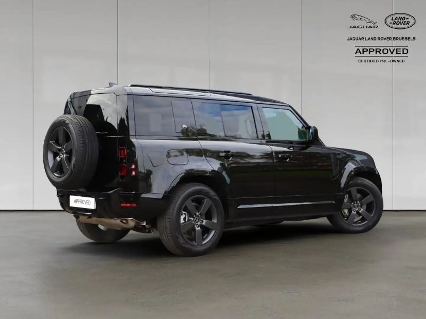 Land Rover Defender 110 P400 X-Dynamic HSE Warranty until 05/2029 Negro - 2