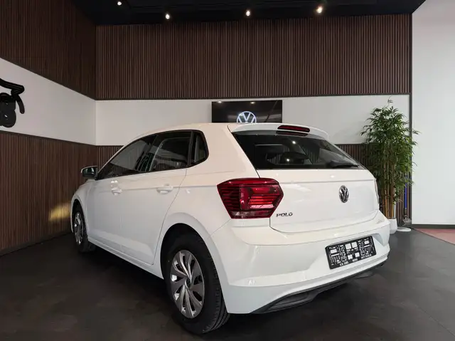 Volkswagen Polo view 4