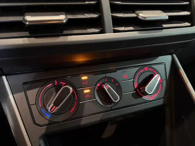 Volkswagen Polo view 14