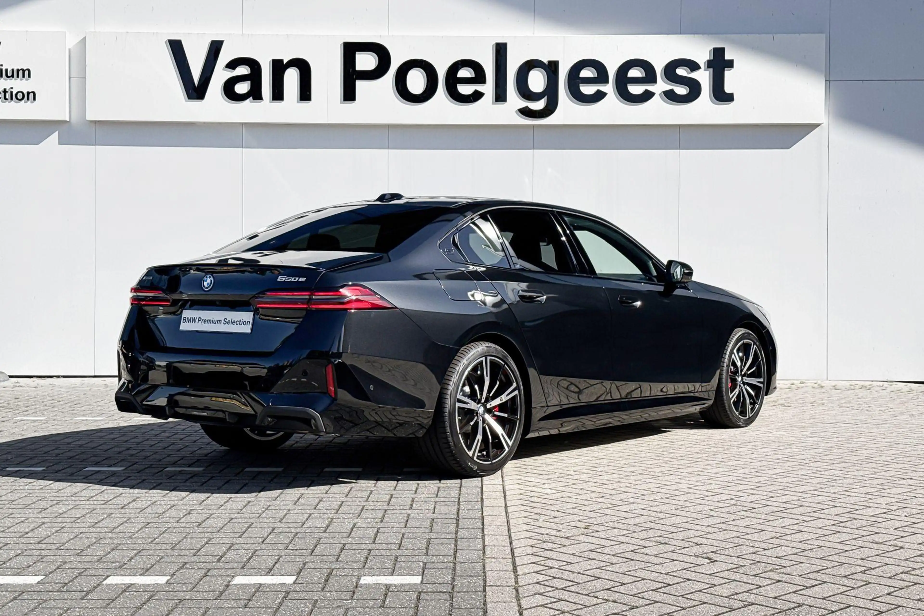 BMW 550 5 Serie Sedan 550e xDrive | M Sportpakket Pro | In — photo 4