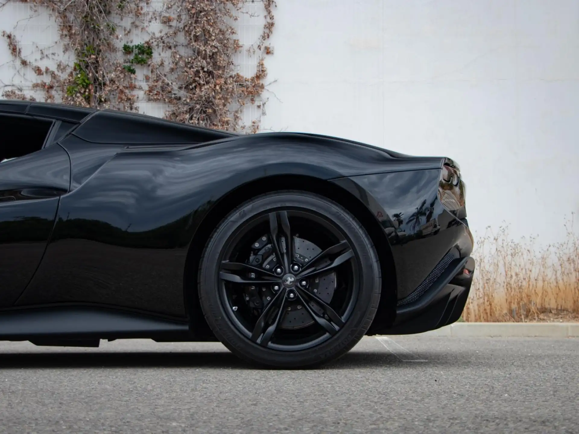 페라리 296 GTS 2025 블랙 사진 5
