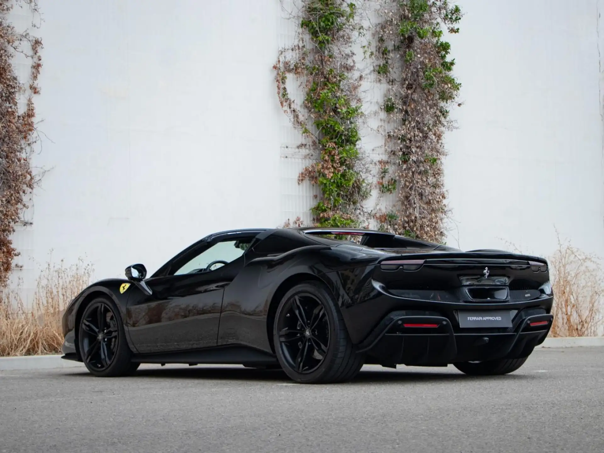 페라리 296 GTS 2025 블랙 사진 8