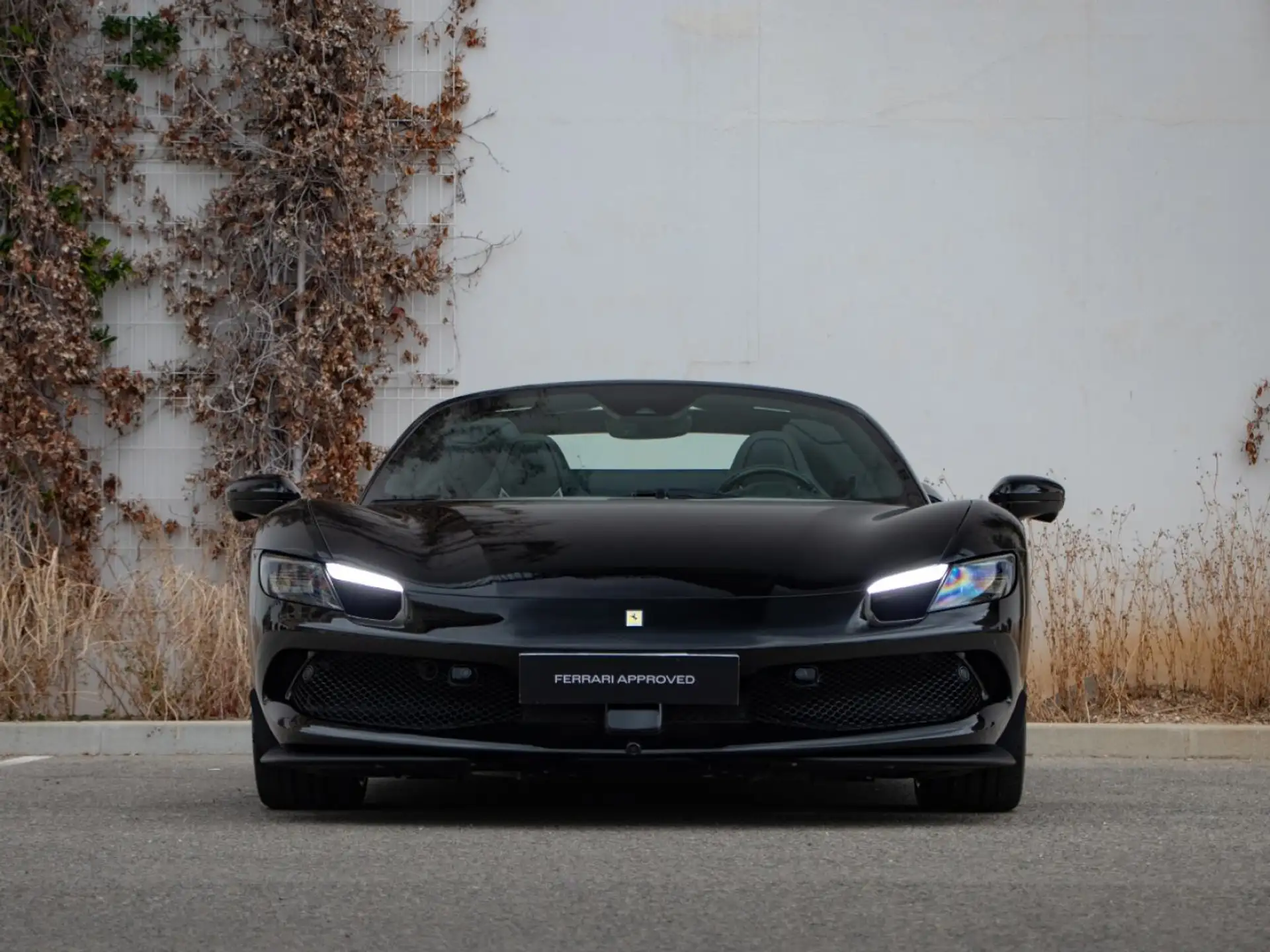 페라리 296 GTS 2025 블랙 사진 2