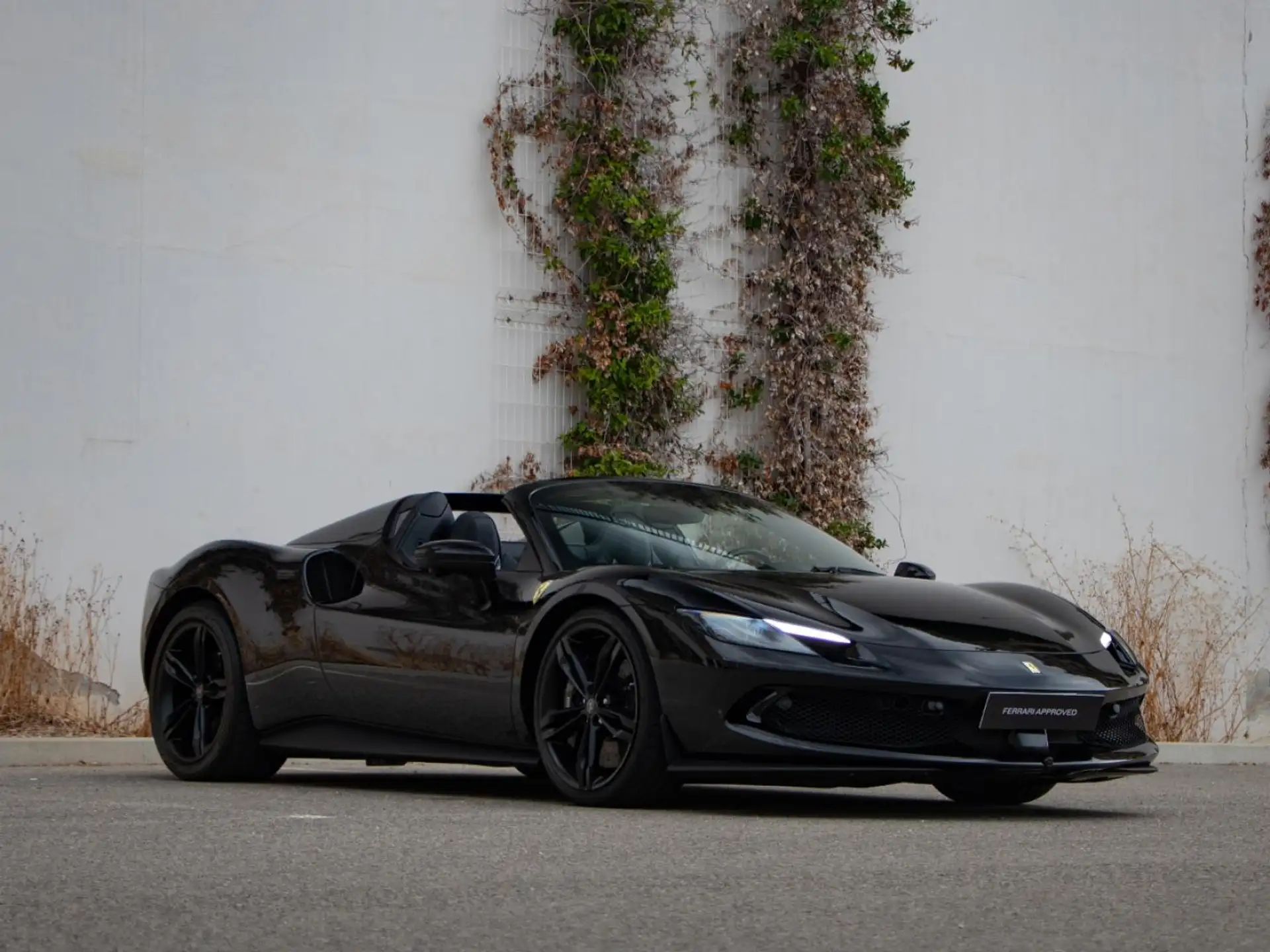 페라리 296 GTS 2025 블랙 사진 3