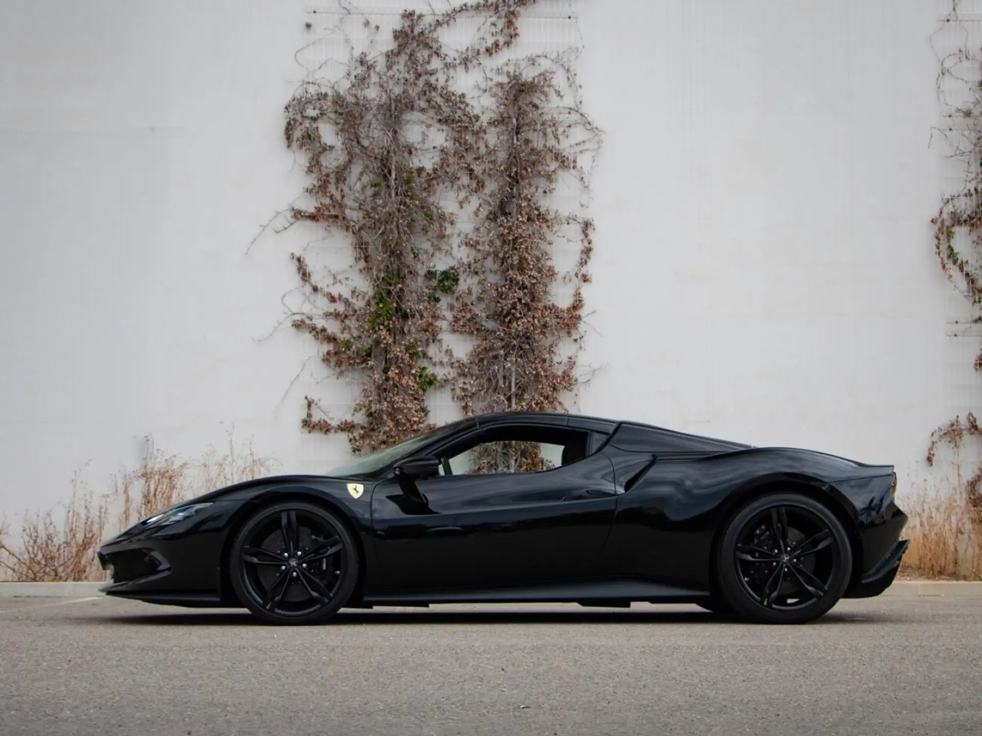 페라리 296 GTS 2025 블랙 사진 7