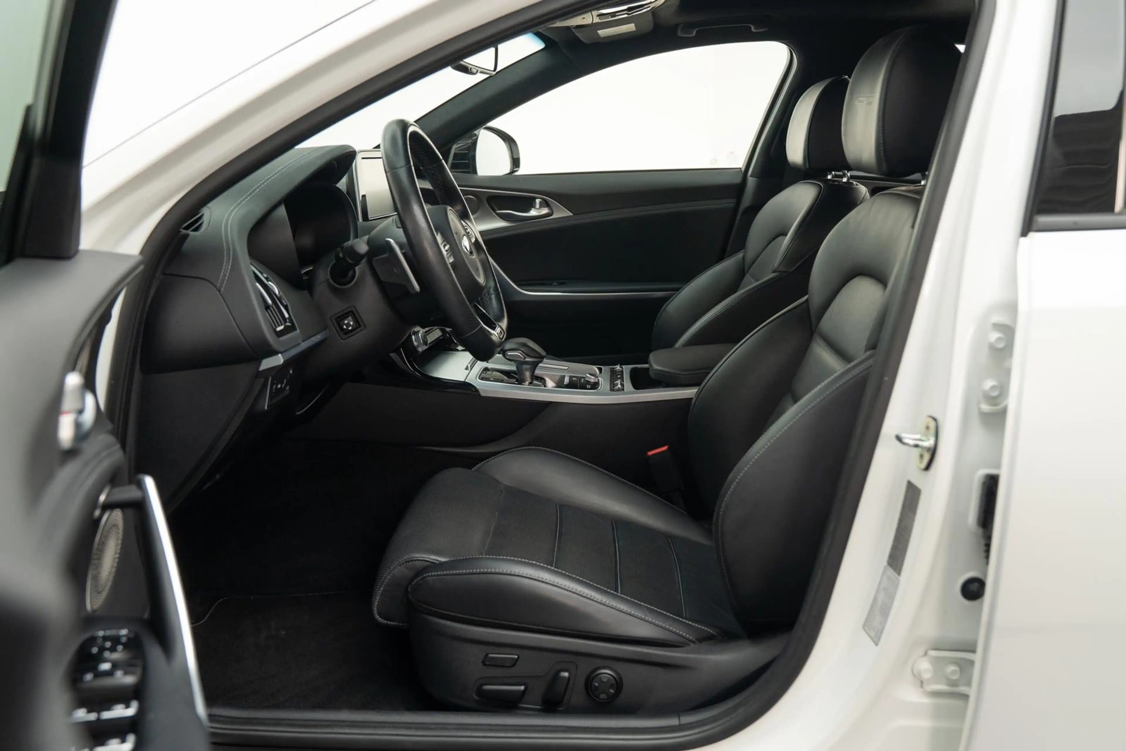 Kia Stinger 2WD 2.2 CRDi GT-Line*LED*NAVI*PANO*2.HD* — photo 12