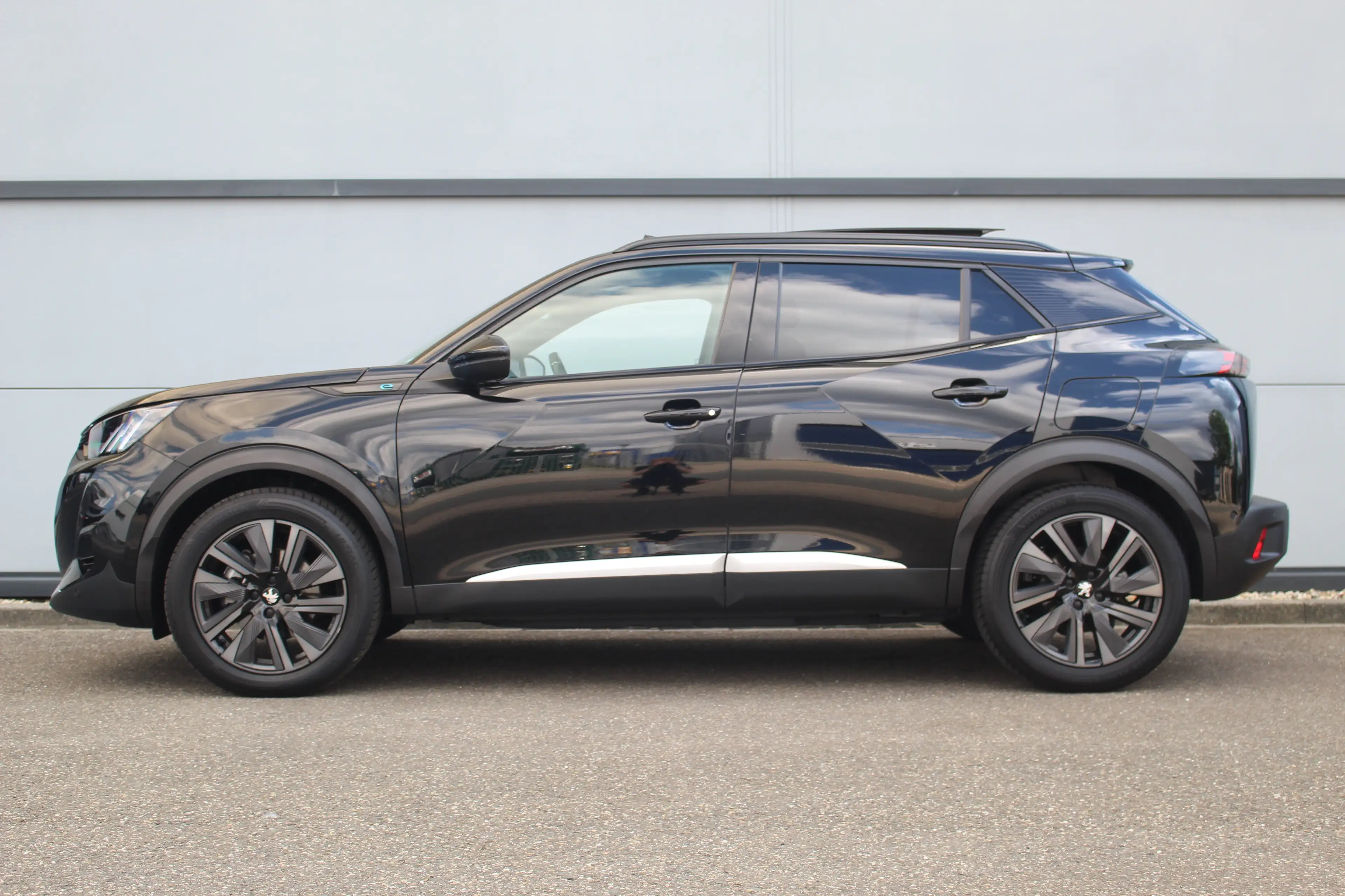Peugeot e-2008 EV GT Pack 50 kWh — photo 10
