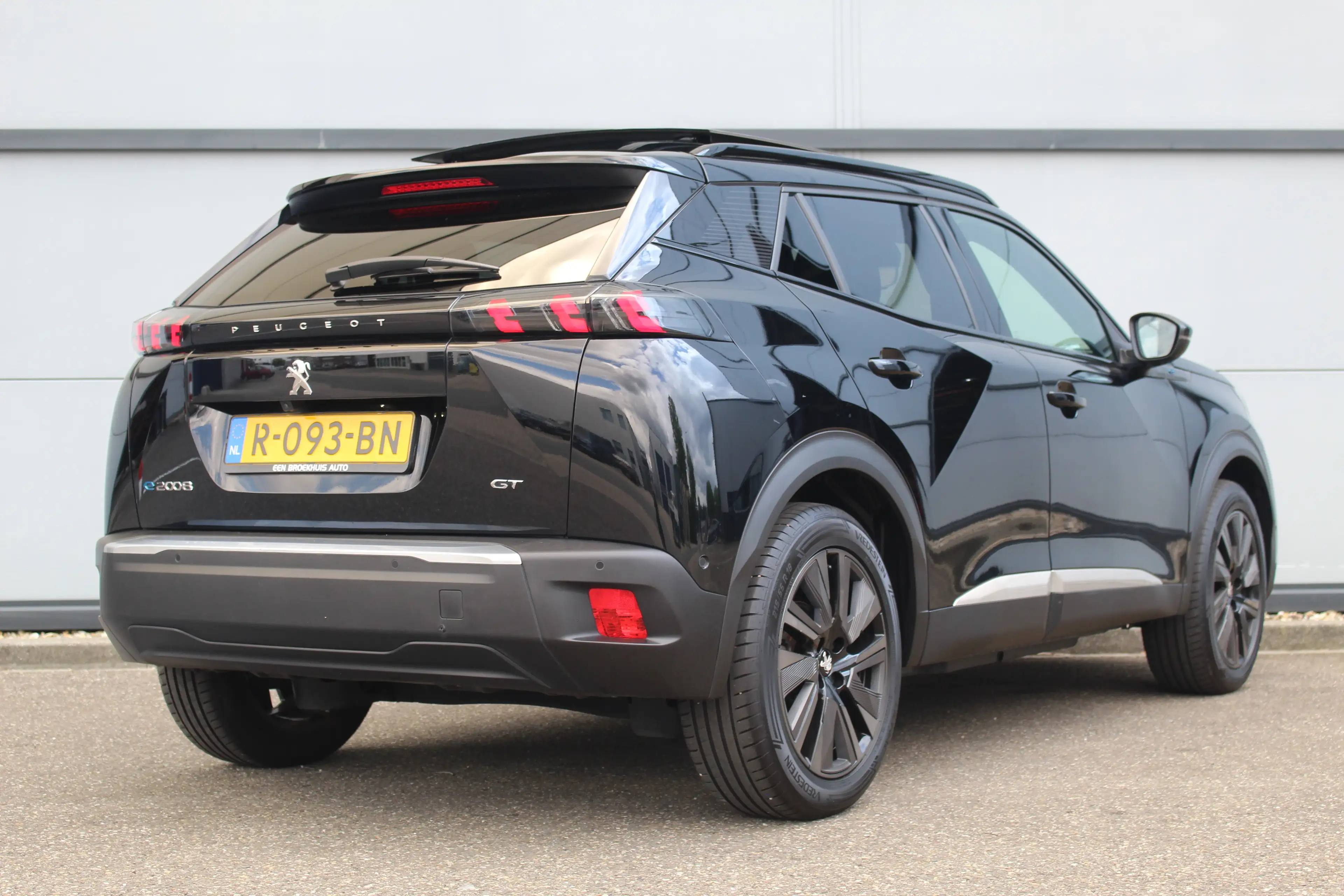 Peugeot e-2008 EV GT Pack 50 kWh — photo 6