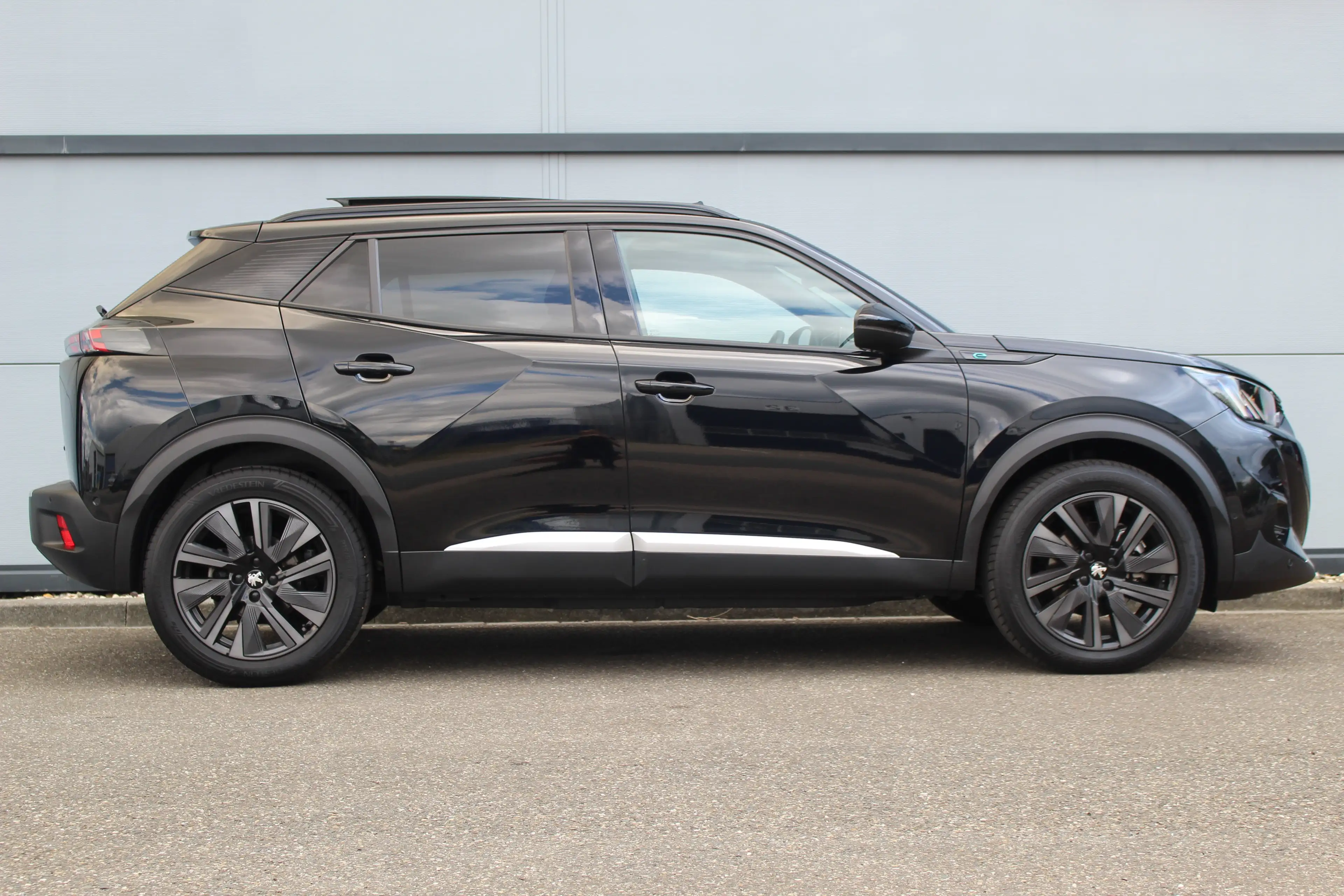 Peugeot e-2008 EV GT Pack 50 kWh — photo 7