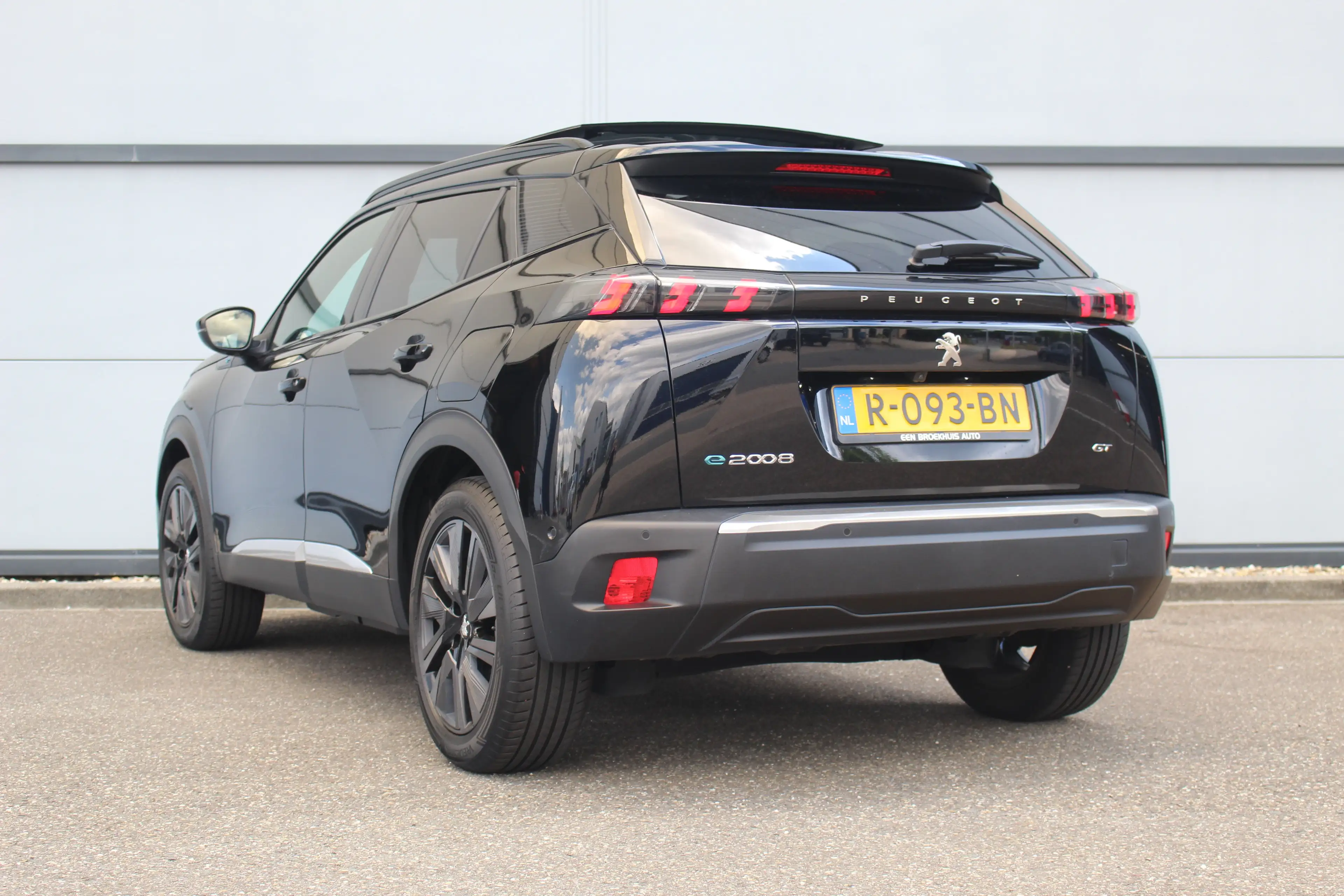 Peugeot e-2008 EV GT Pack 50 kWh — photo 2