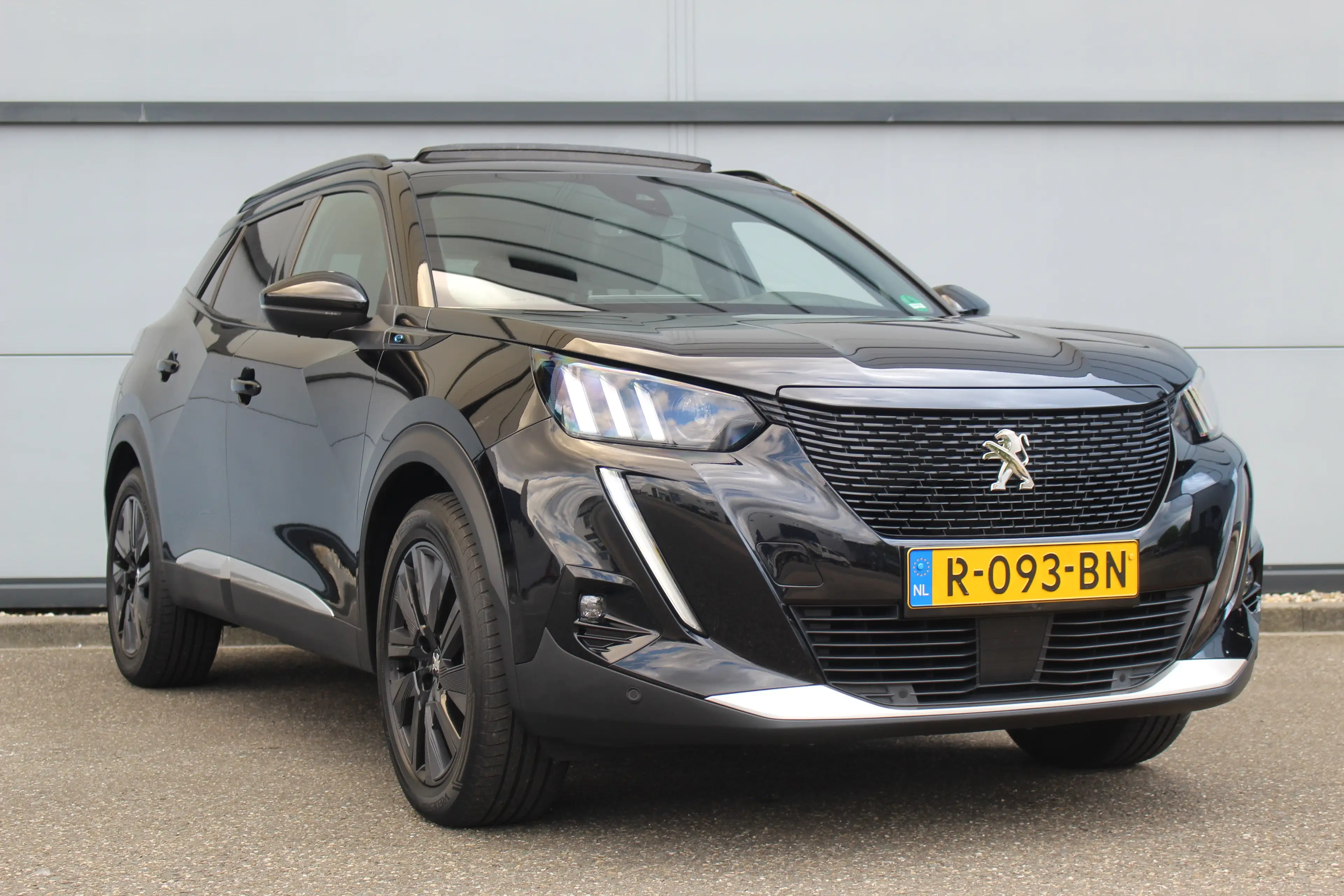 Peugeot e-2008 EV GT Pack 50 kWh — photo 8
