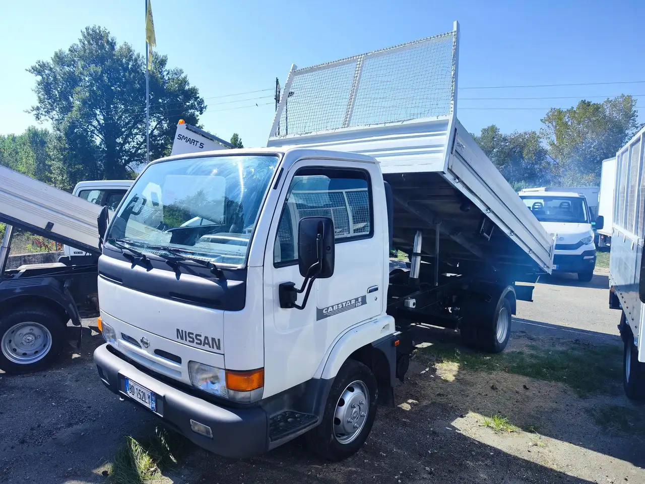 Nissan Cabstar Cabstar-RIBALTABILE TRILATERALE, foto 1