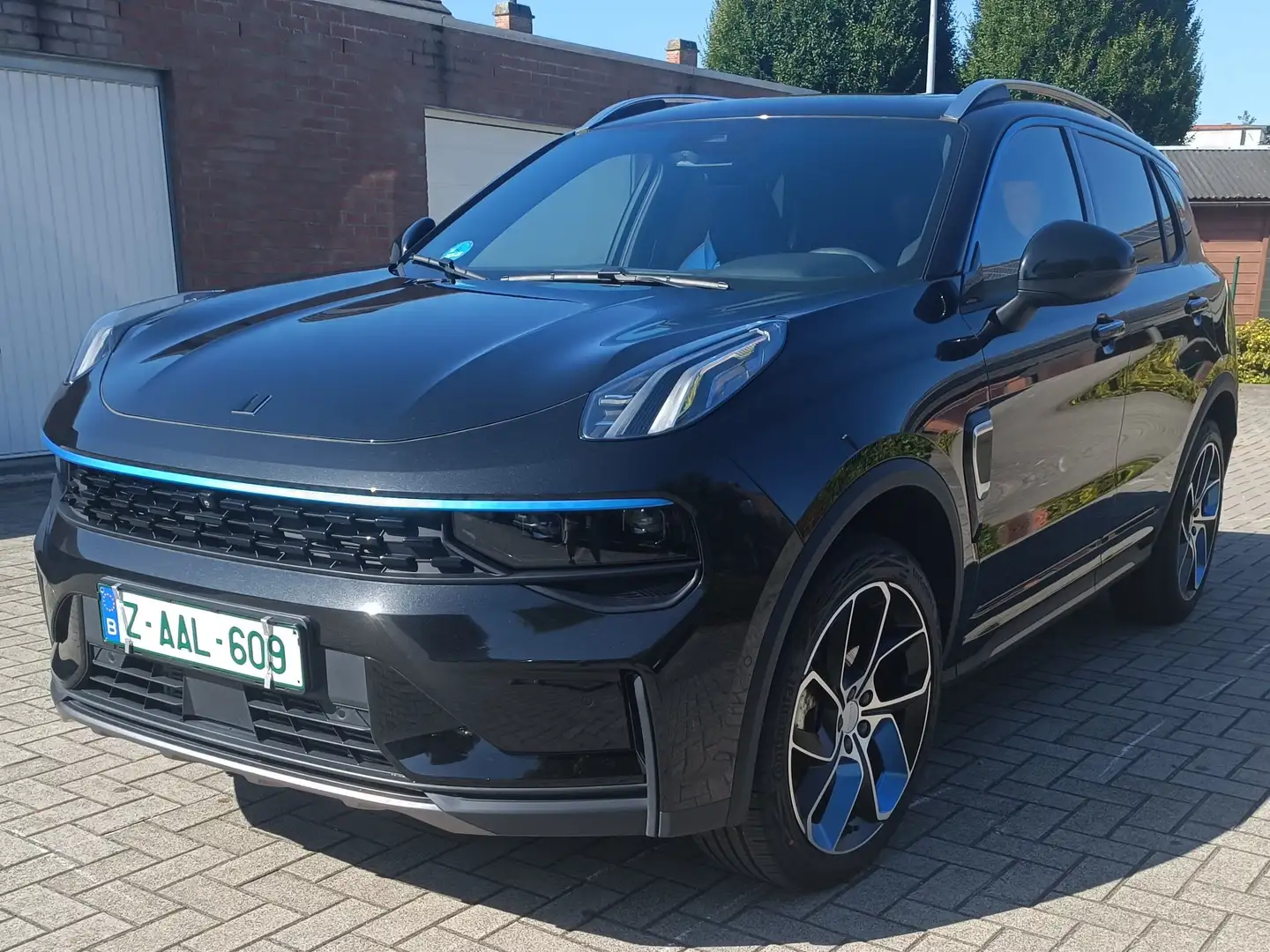 Lynk & Co 01 01 PHEV Schwarz - 2
