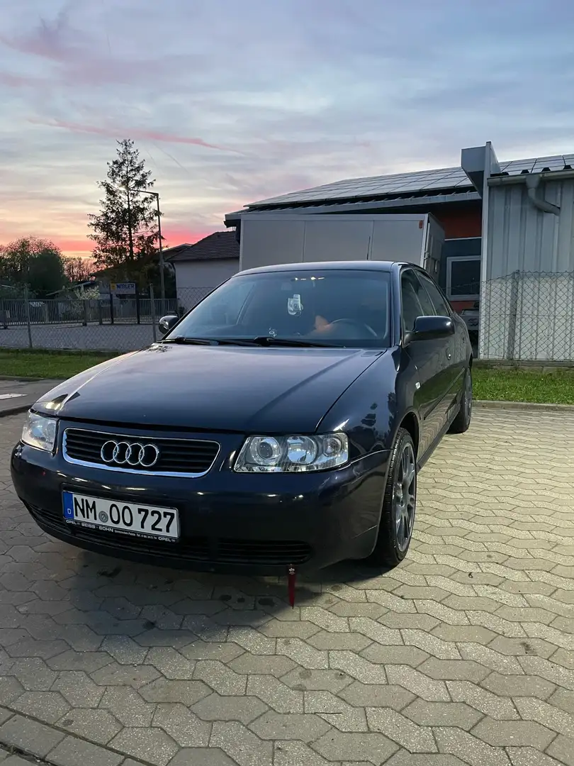 Audi A3 1.6 Attraction Blau - 1