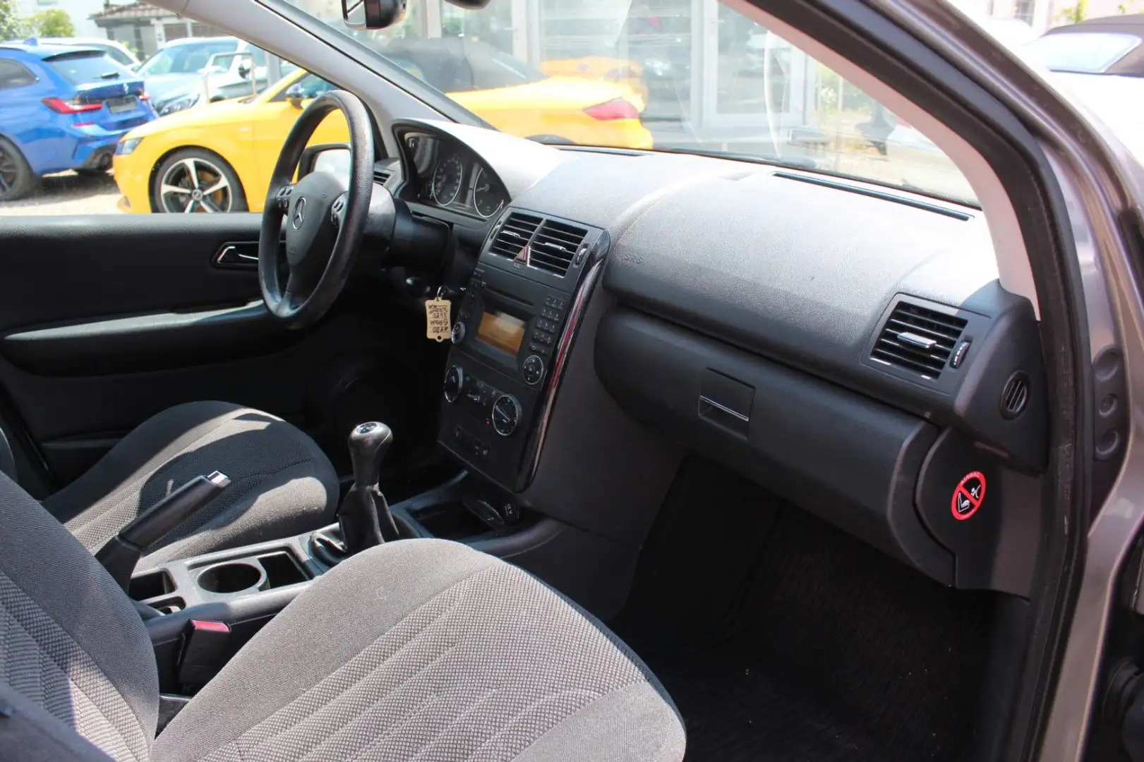 Mercedes-Benz A 180 *Klima*8-fach*Sitzheizung*Servo*Radio/CD* Grijs - 2