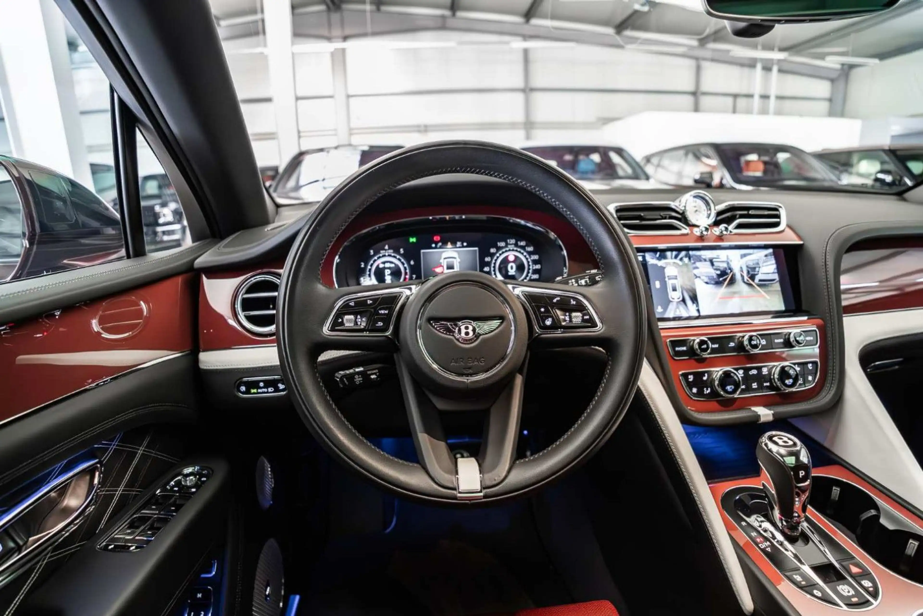 Bentley Bentayga 4.0 V8 EWB Mulliner New Model / 4 Seats — photo 6