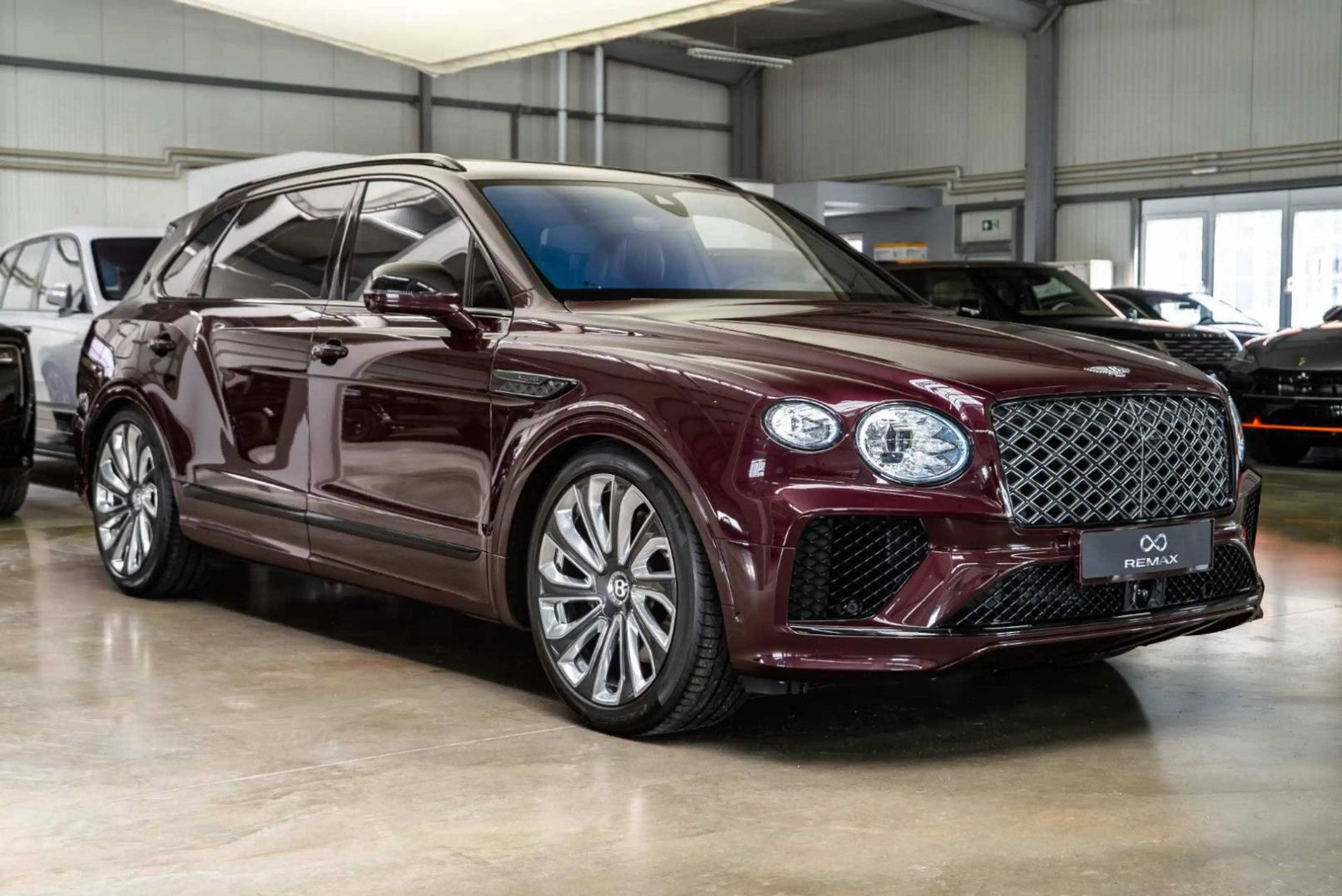 Bentley Bentayga 4.0 V8 EWB Mulliner New Model / 4 Seats — photo 9