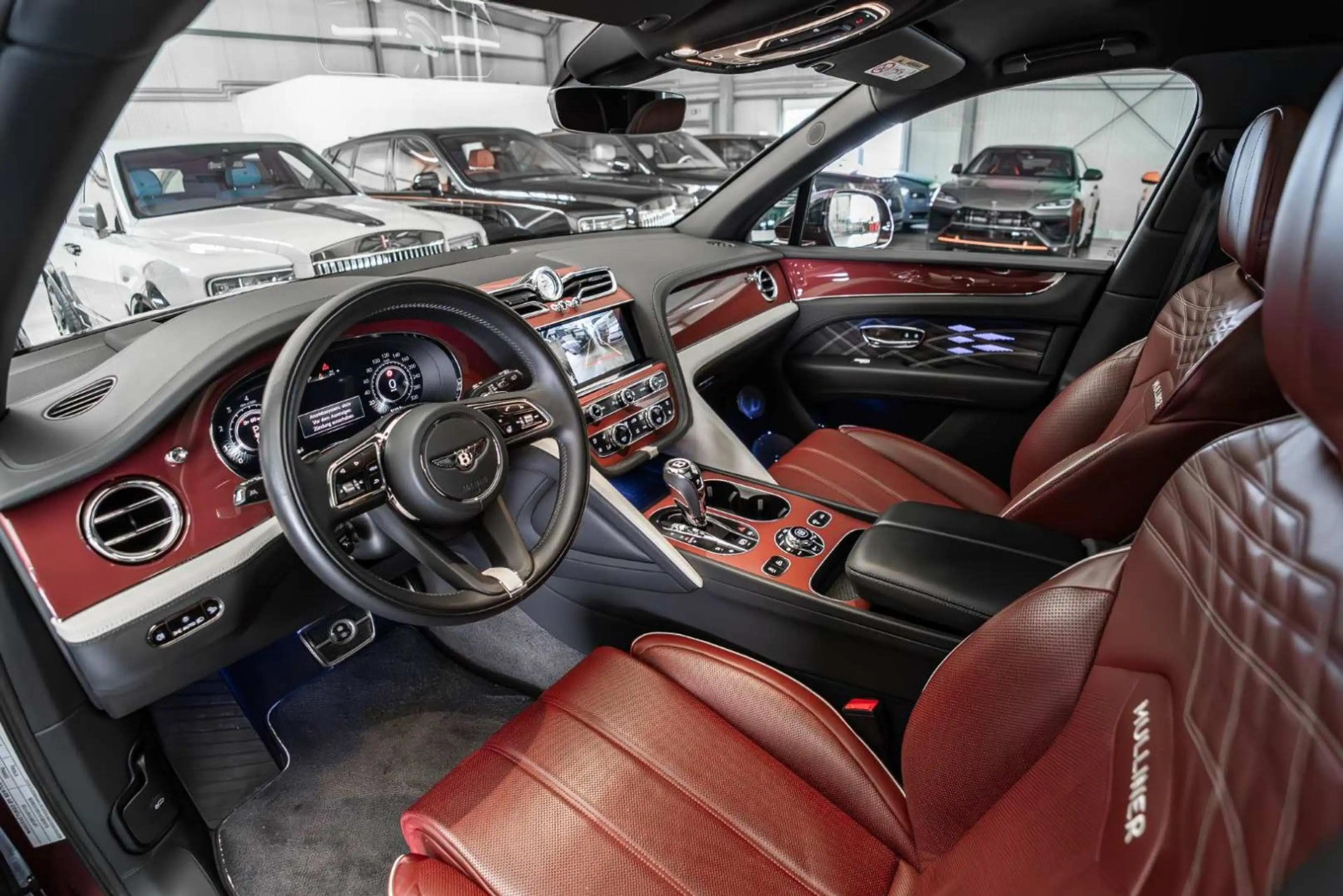 Bentley Bentayga 4.0 V8 EWB Mulliner New Model / 4 Seats — photo 3