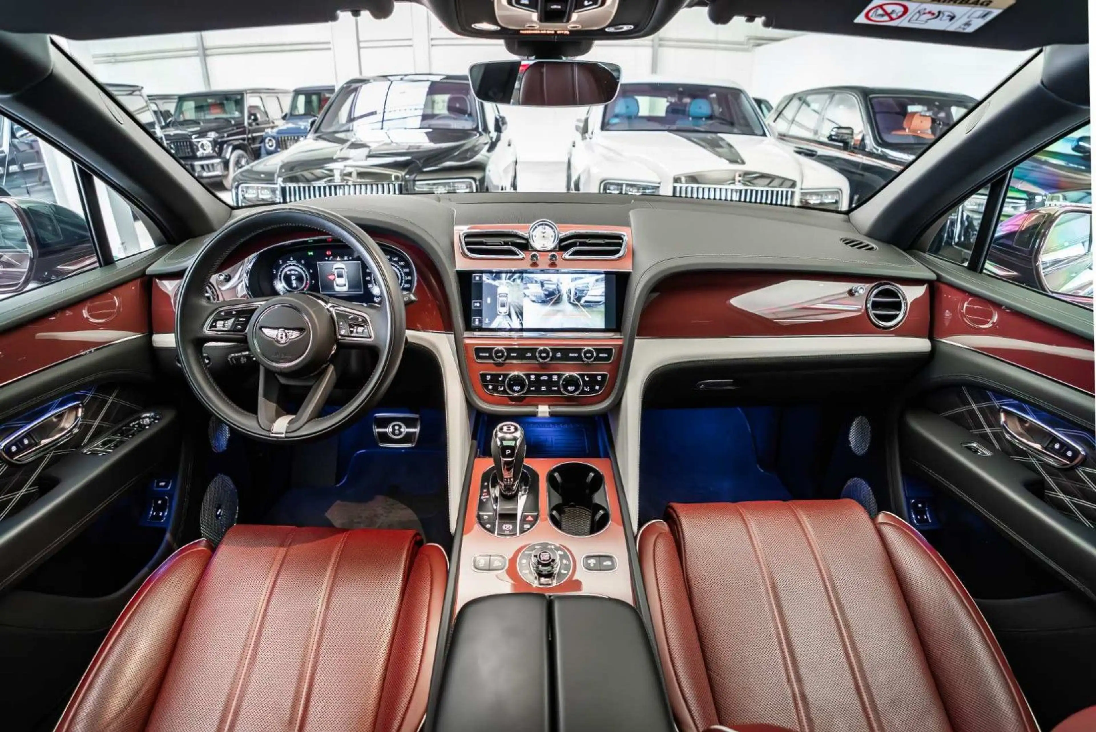 Bentley Bentayga 4.0 V8 EWB Mulliner New Model / 4 Seats — photo 2