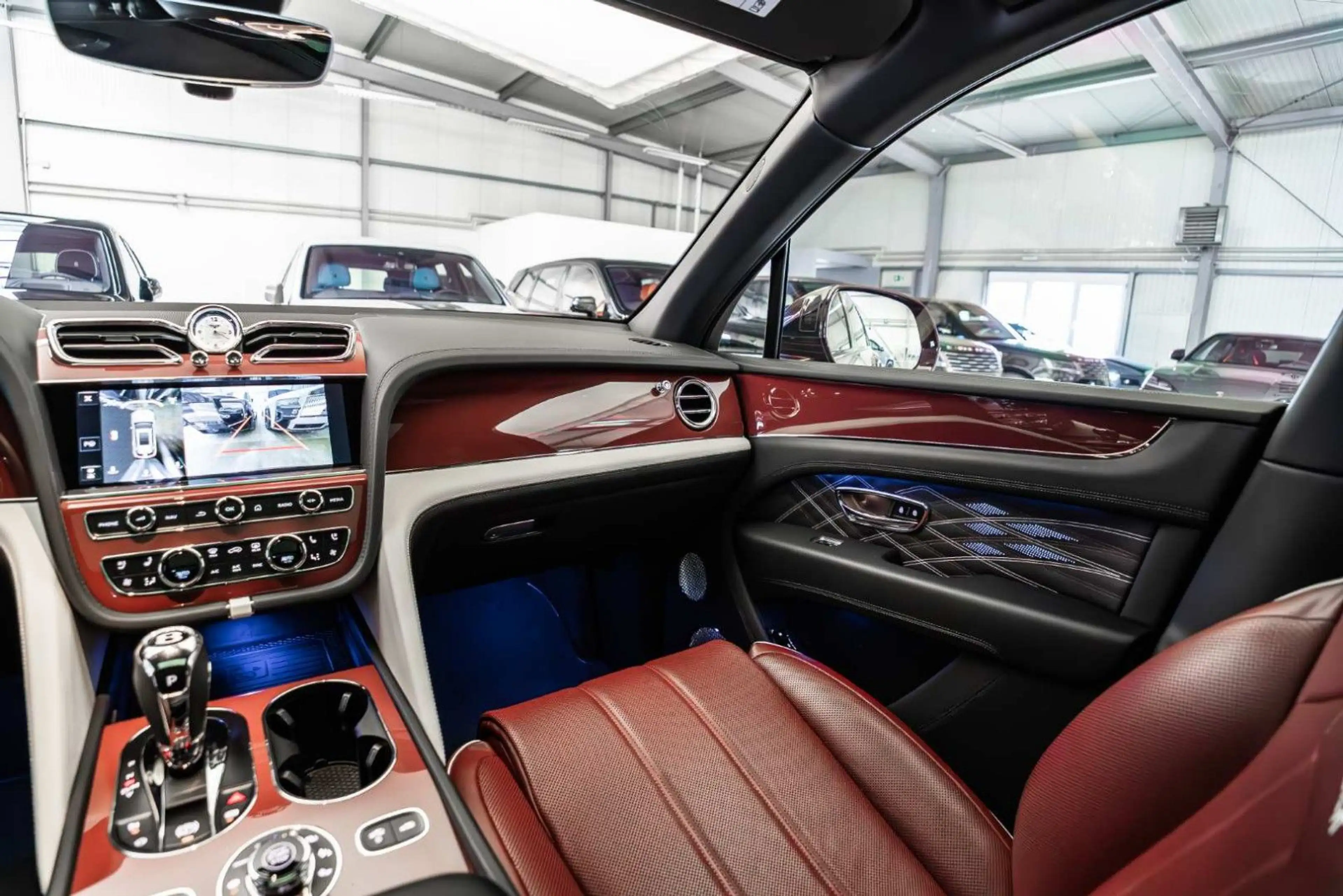 Bentley Bentayga 4.0 V8 EWB Mulliner New Model / 4 Seats — photo 12