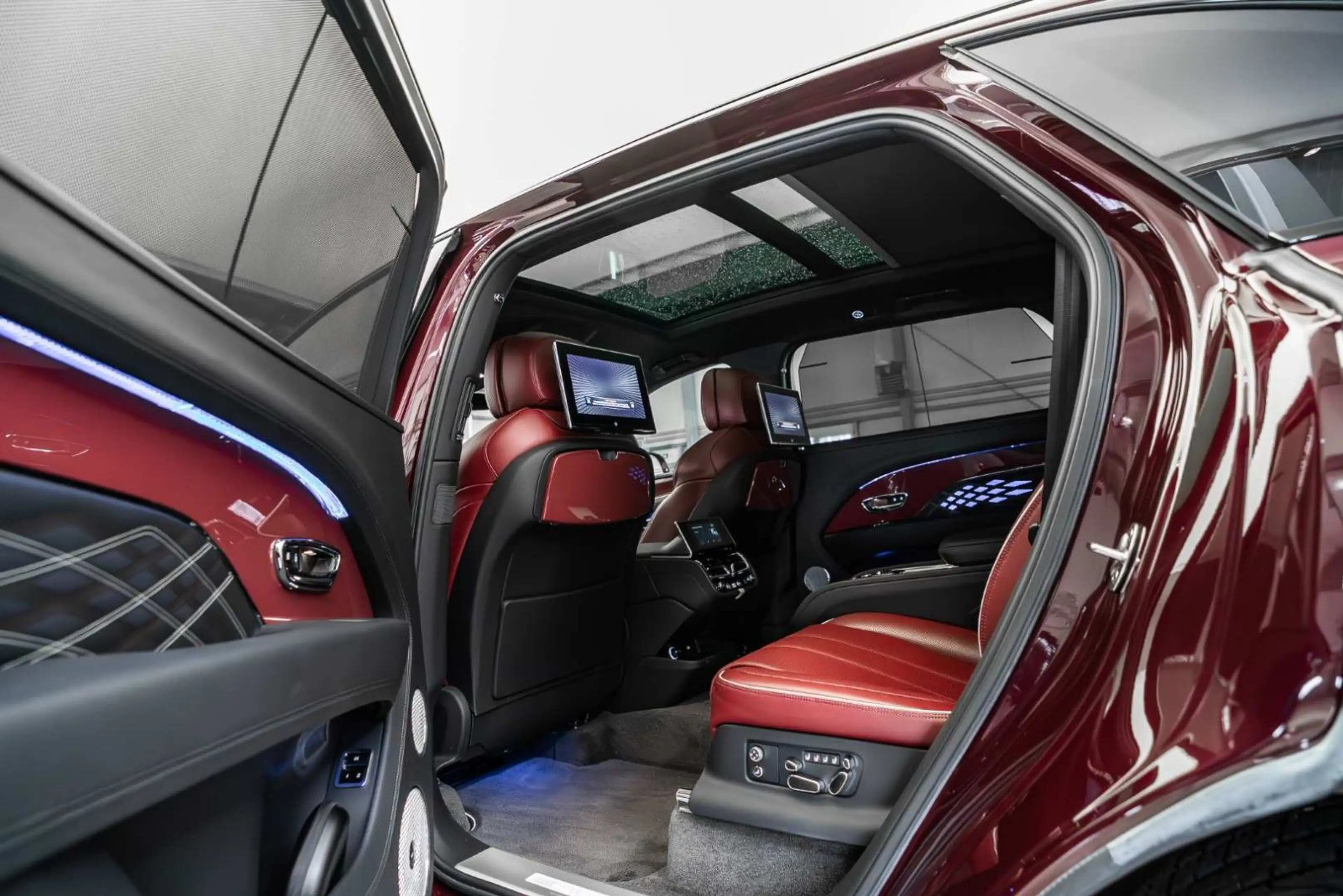Bentley Bentayga 4.0 V8 EWB Mulliner New Model / 4 Seats — photo 5