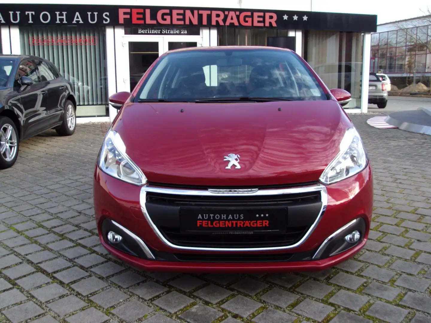 Peugeot 208 PureTech Rot - 2