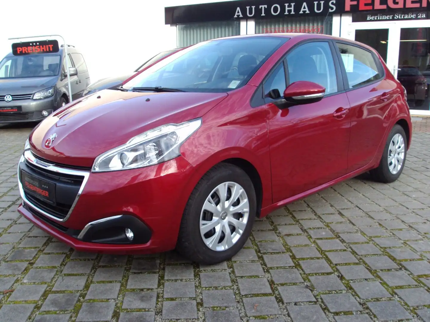 Peugeot 208 PureTech Rot - 1
