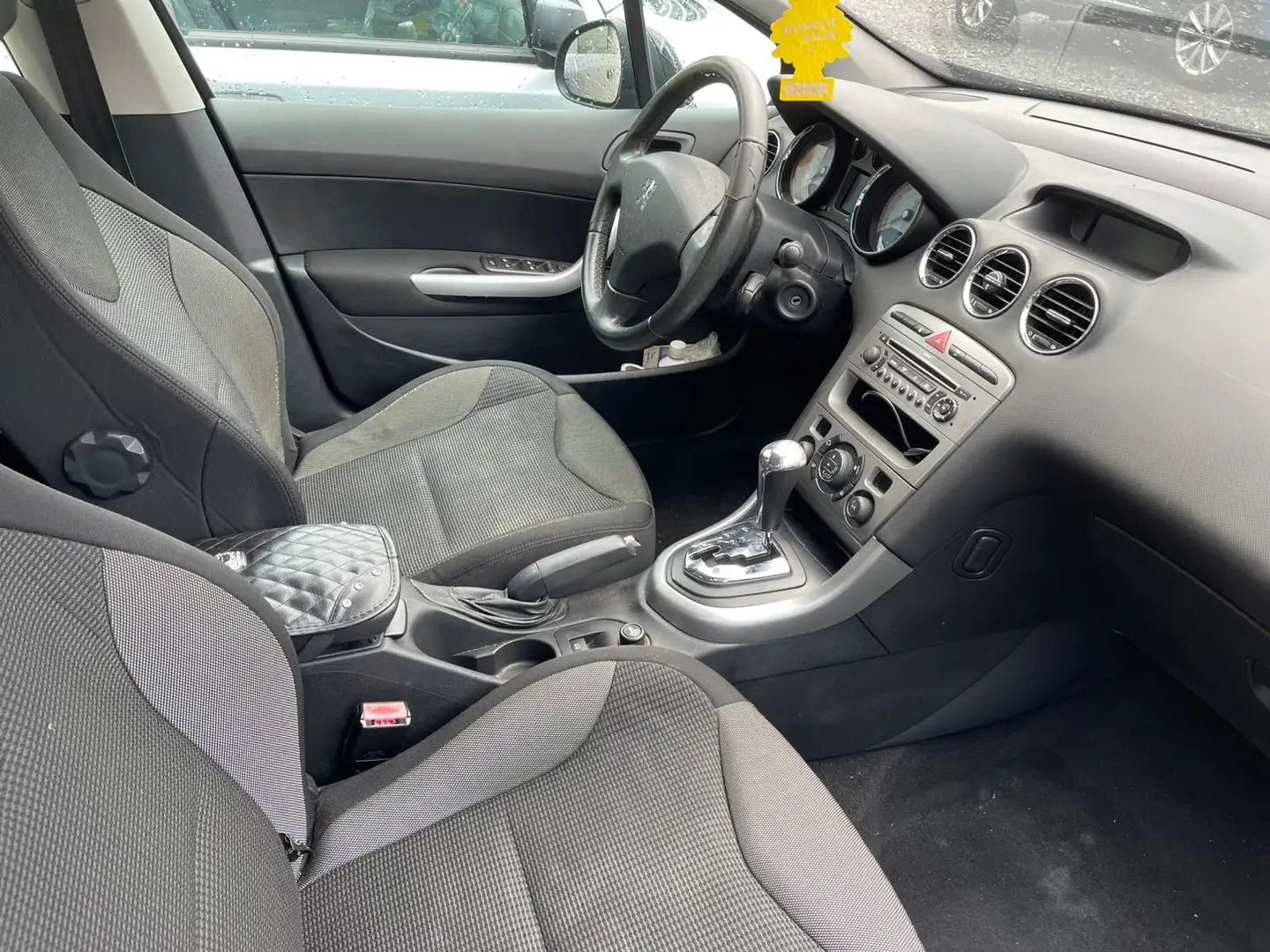 Peugeot 308 1.6 Sport Plus Aut.Klima Panorama SHZ Alu Black - 2