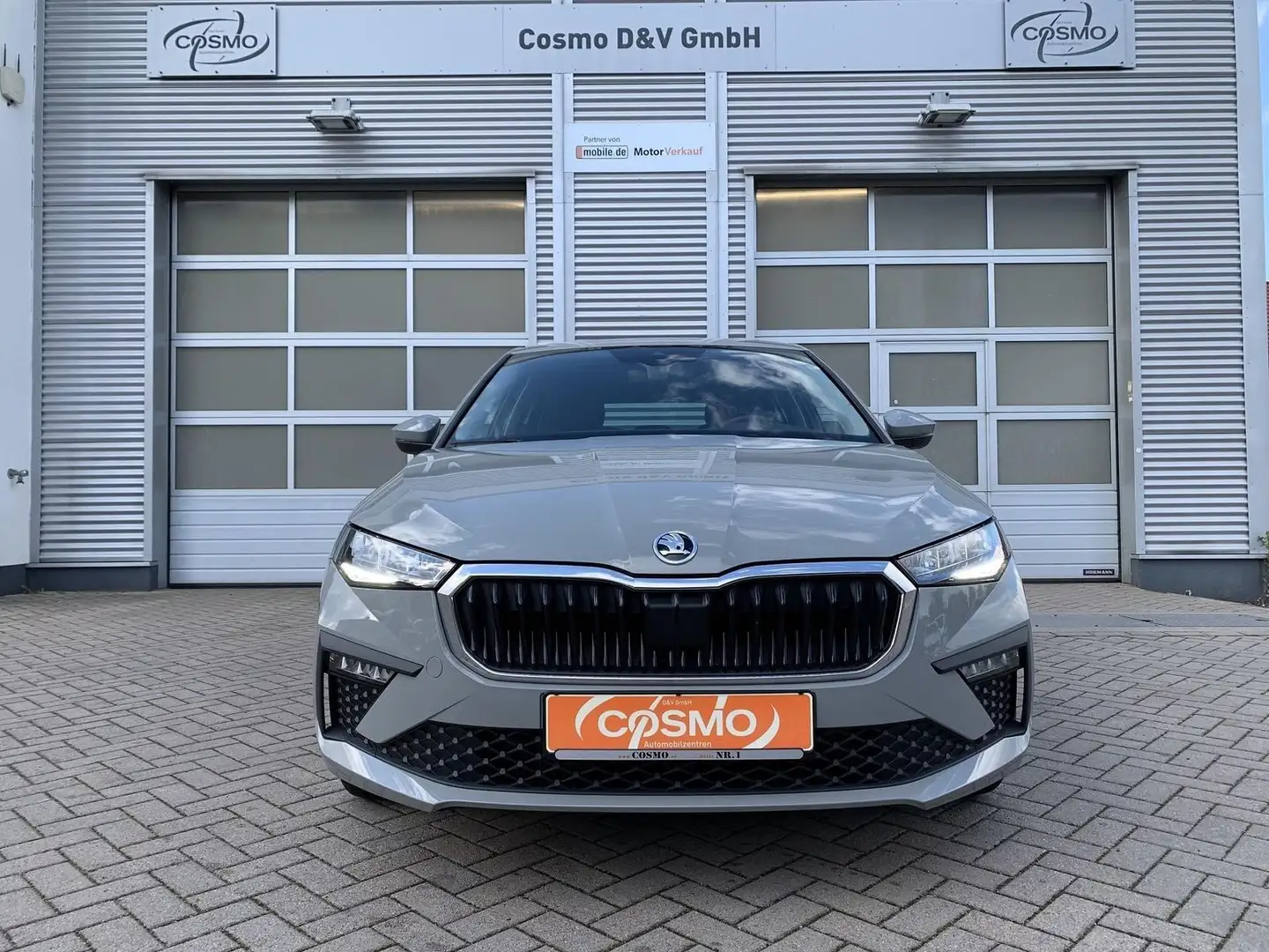 Skoda Scala 1.5TSI Selection dig.Display+Lenkradhzg Grau - 2