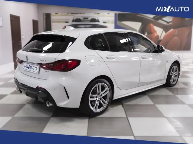 BMW 1 Series view 5