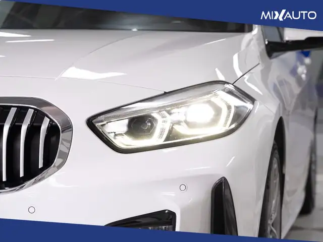 BMW 1 Series view 10