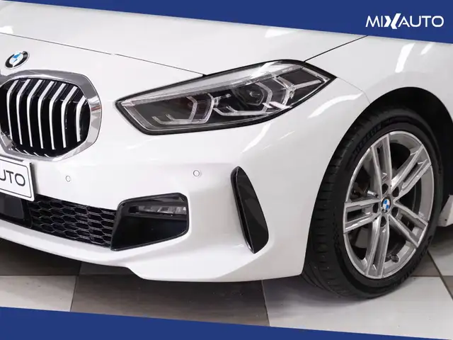 BMW 1 Series view 9