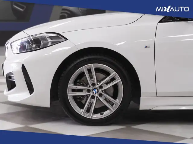 BMW 1 Series view 8