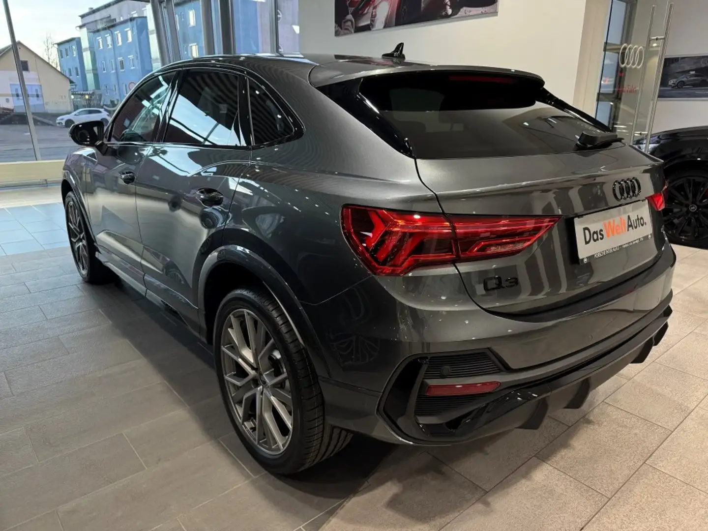 Audi Q3 40 TDI quattro admired Grau - 2