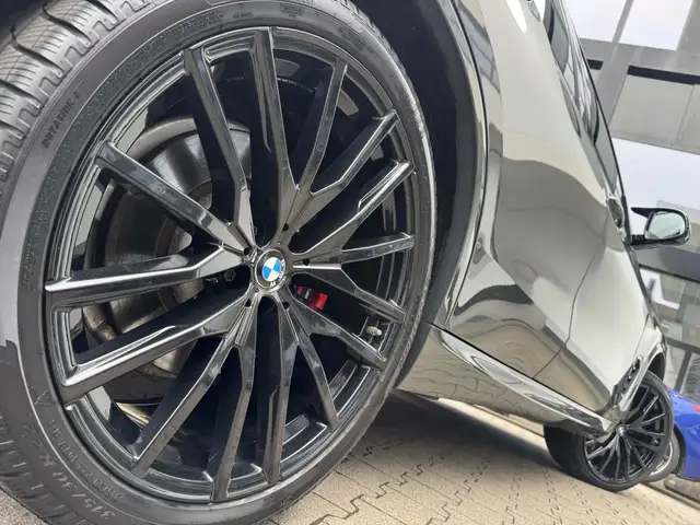 BMW X5 view 4