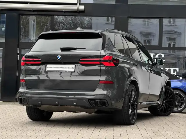 BMW X5 view 2