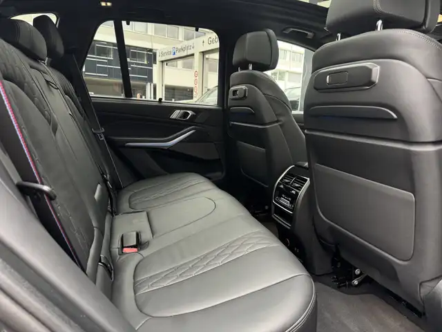 BMW X5 view 3