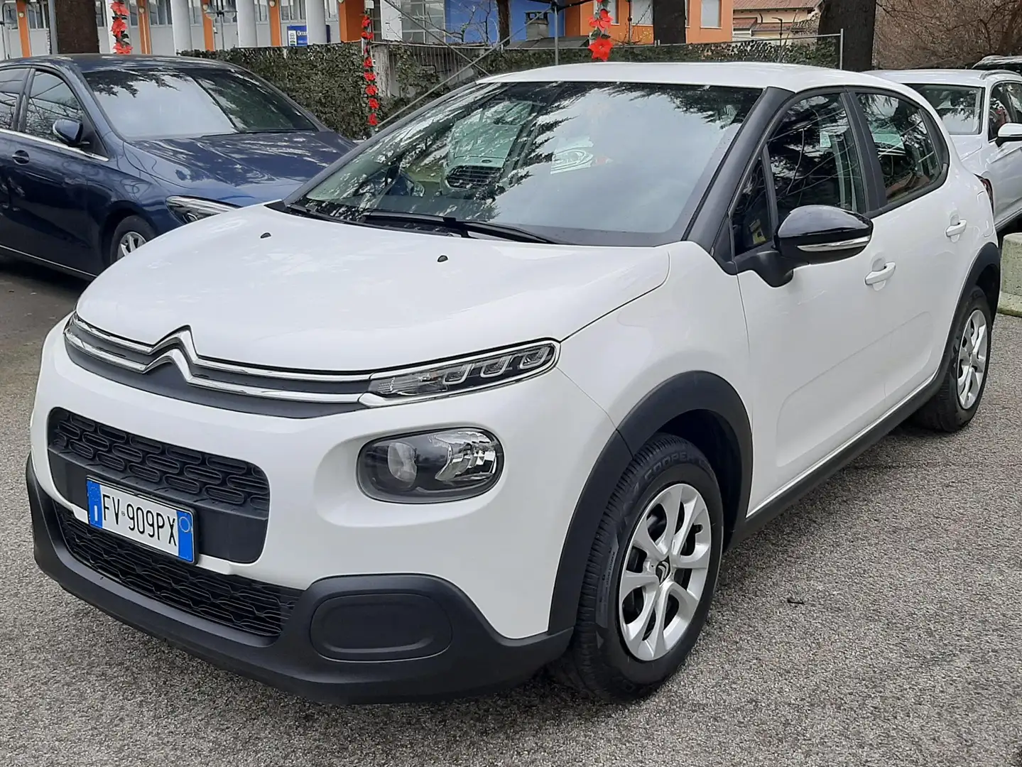 Citroen C3 1.2 Benz. Puretech Neopatentati Bianco - 1