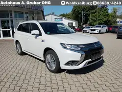 Mitsubishi Outlander 4WD Plug In Hybrid +LED+8fach+Navi