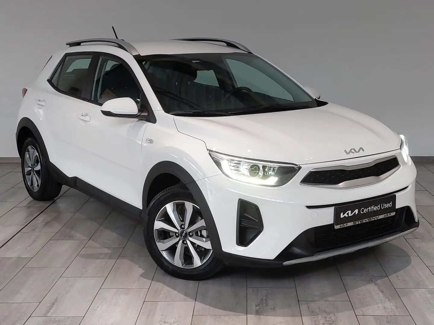 Kia Stonic PURE 1.2i ISG 84CV *FAIBLE KMS*CLIMATISATION* Blanc - 2