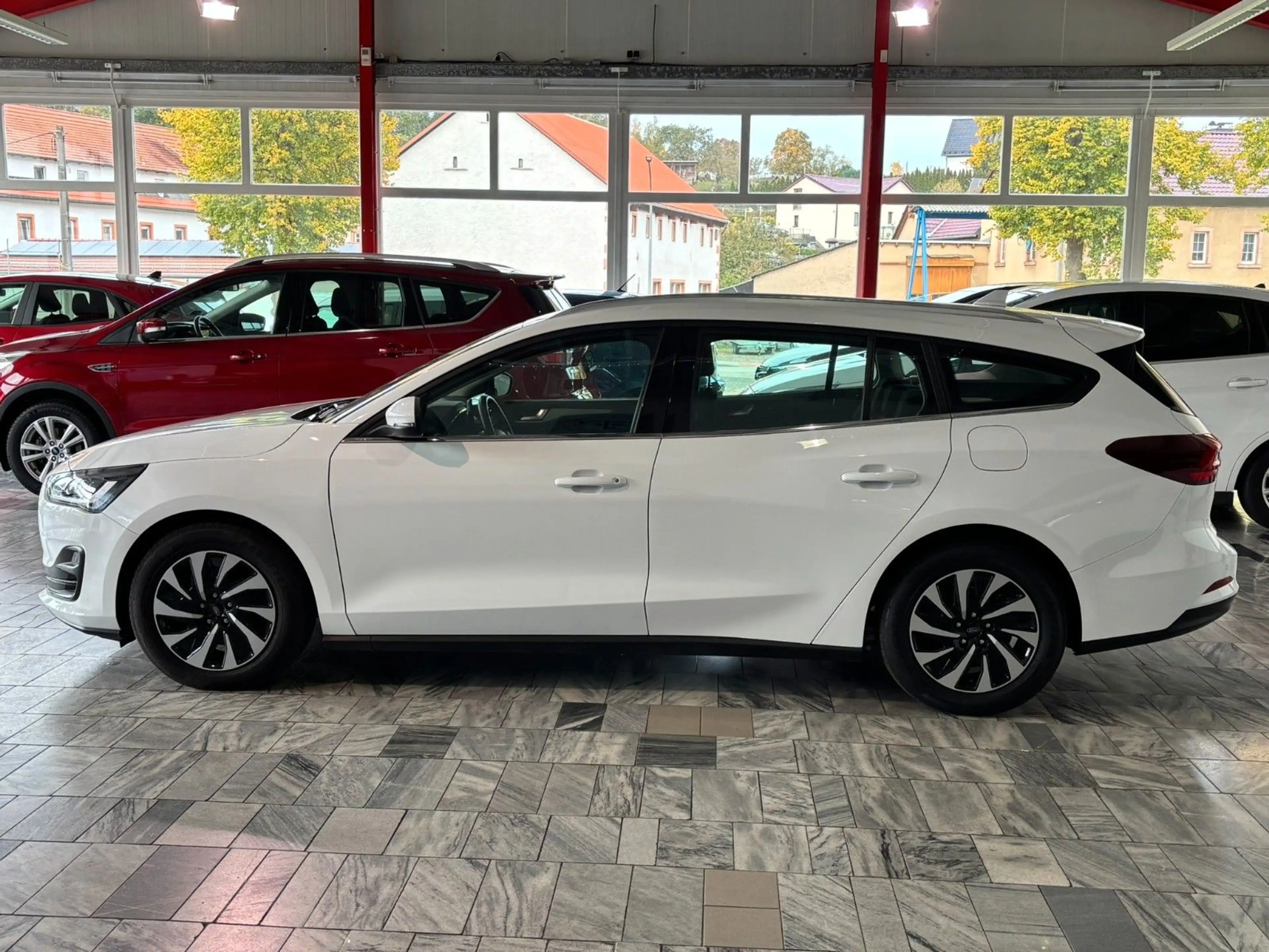 Ford Focus Turnier Titanium Navi Automatik DAB+ LED — photo 2