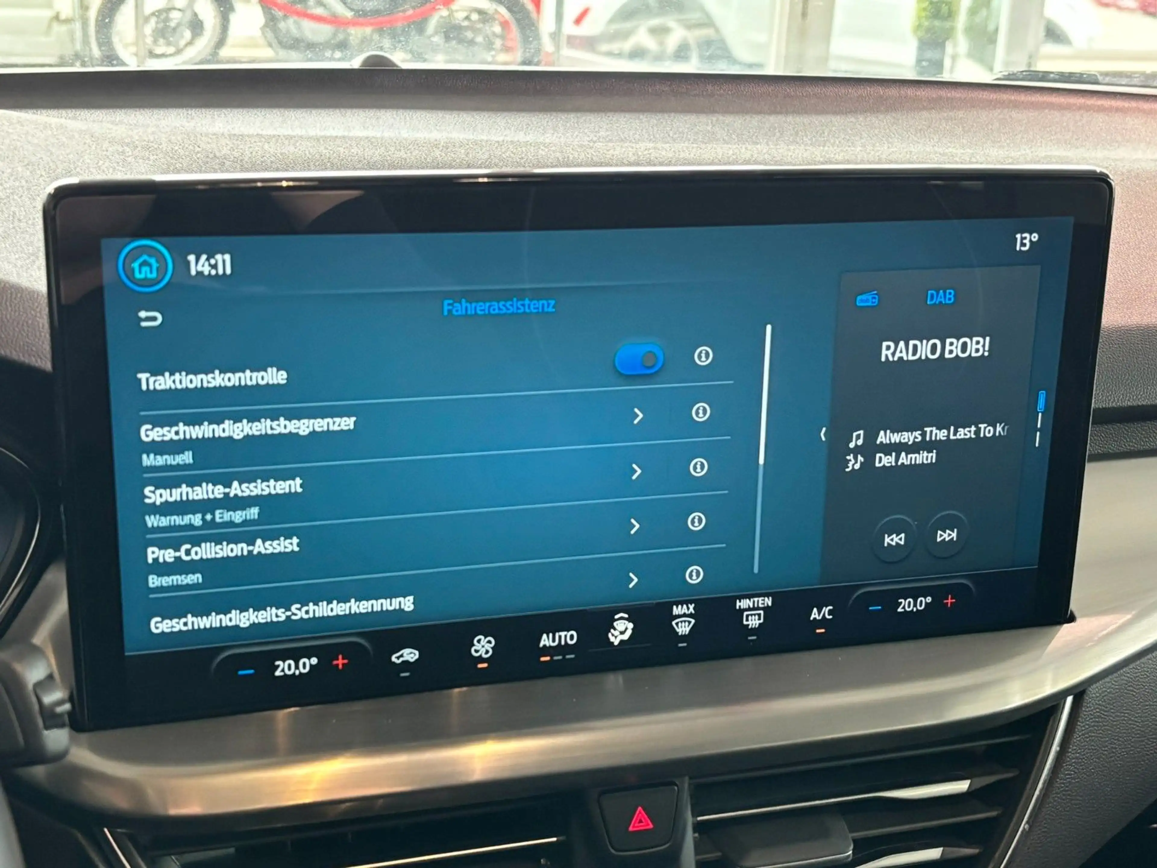 Ford Focus Turnier Titanium Navi Automatik DAB+ LED — photo 33