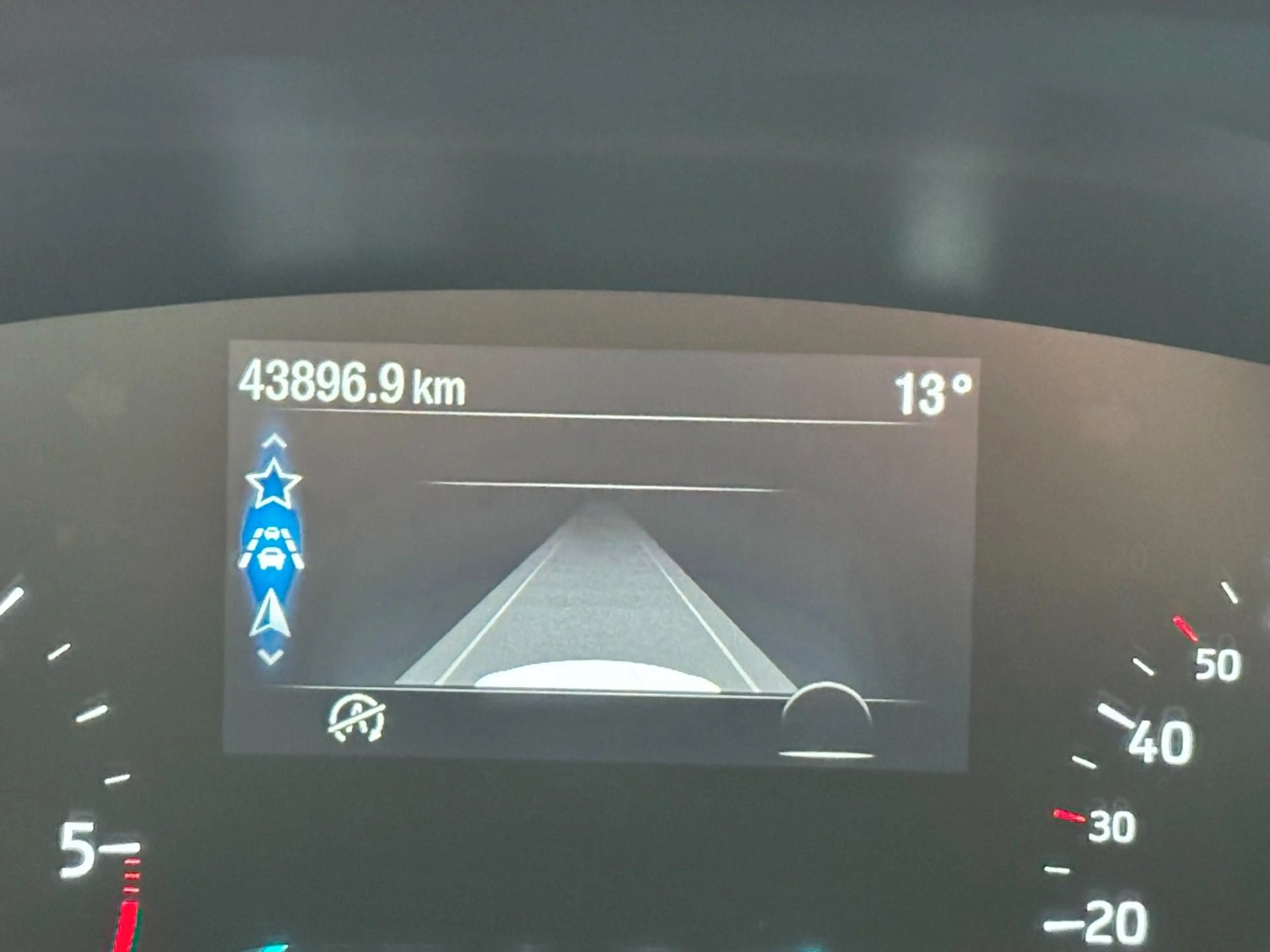 Ford Focus Turnier Titanium Navi Automatik DAB+ LED — photo 28