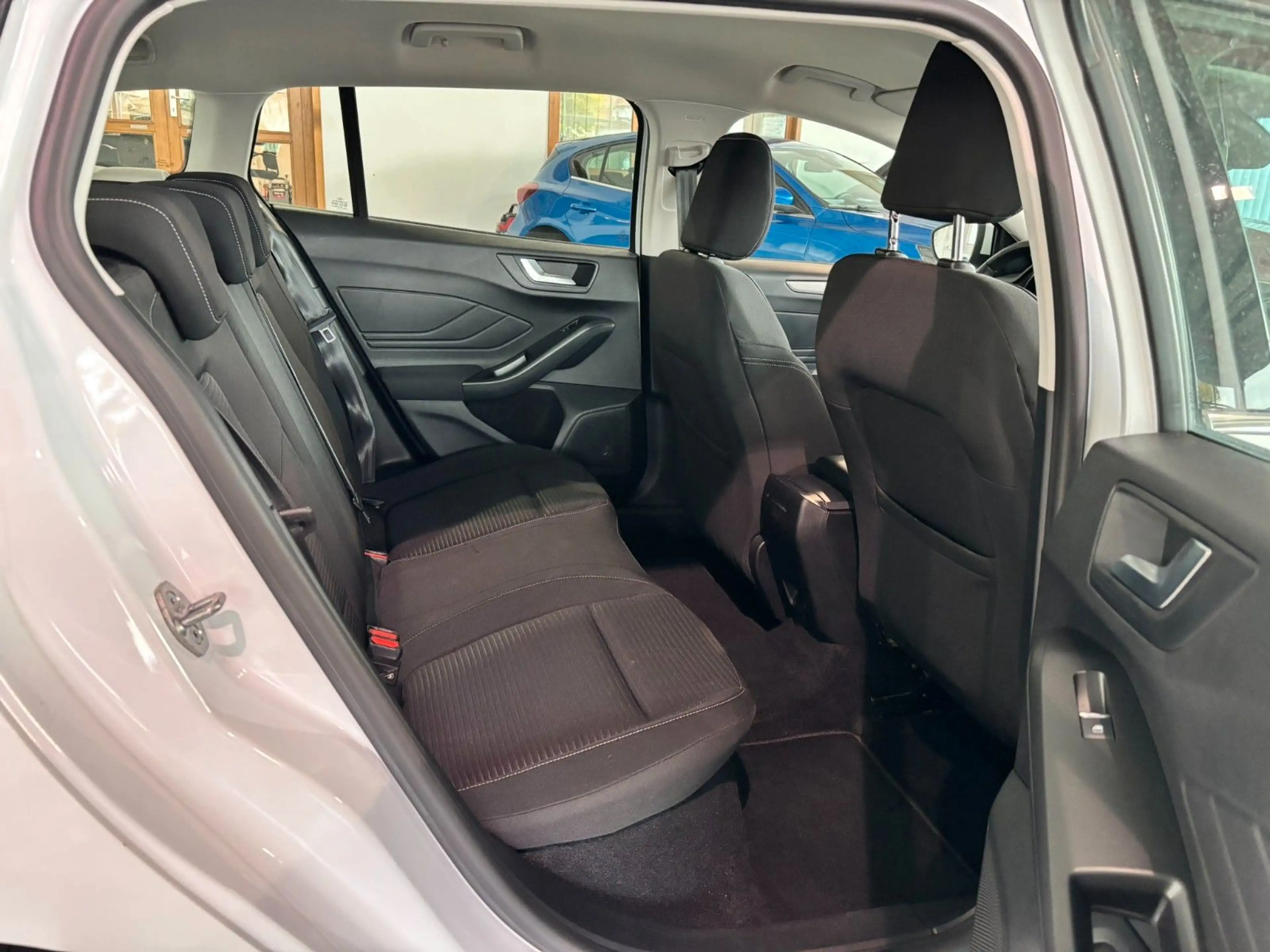 Ford Focus Turnier Titanium Navi Automatik DAB+ LED — photo 13