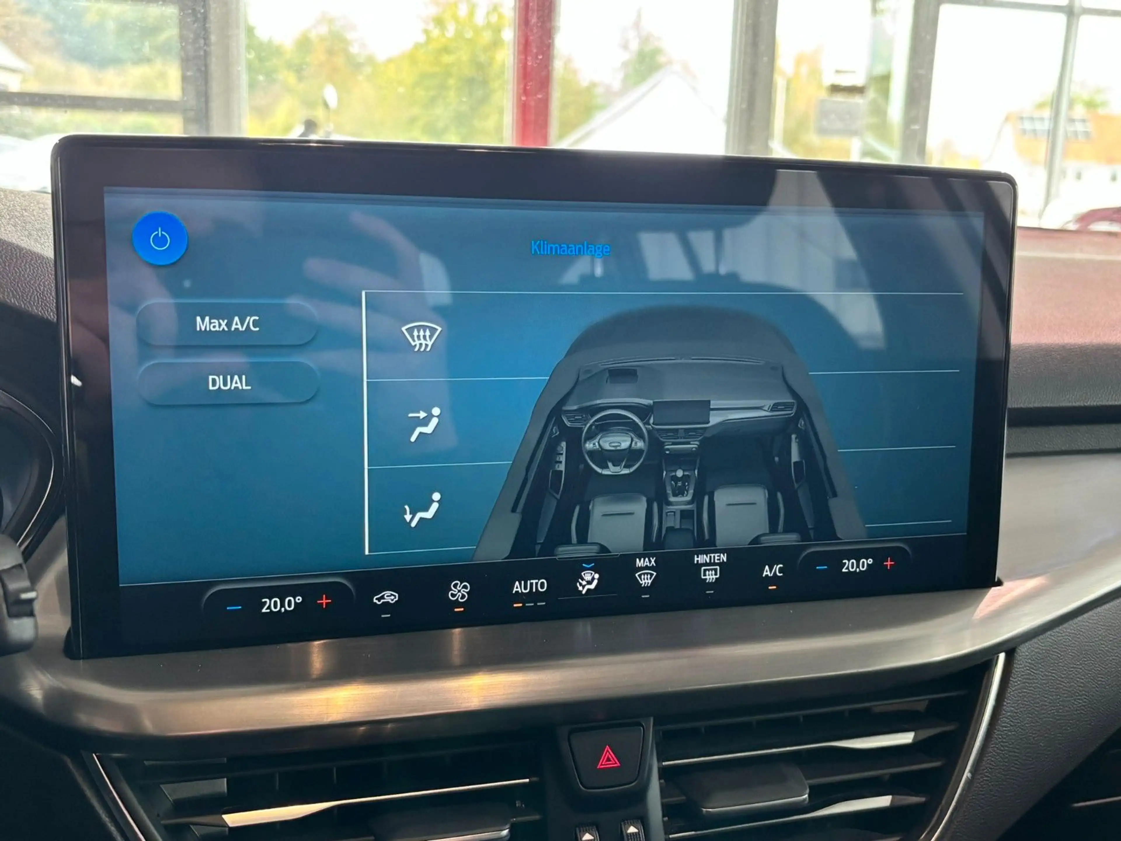 Ford Focus Turnier Titanium Navi Automatik DAB+ LED — photo 30