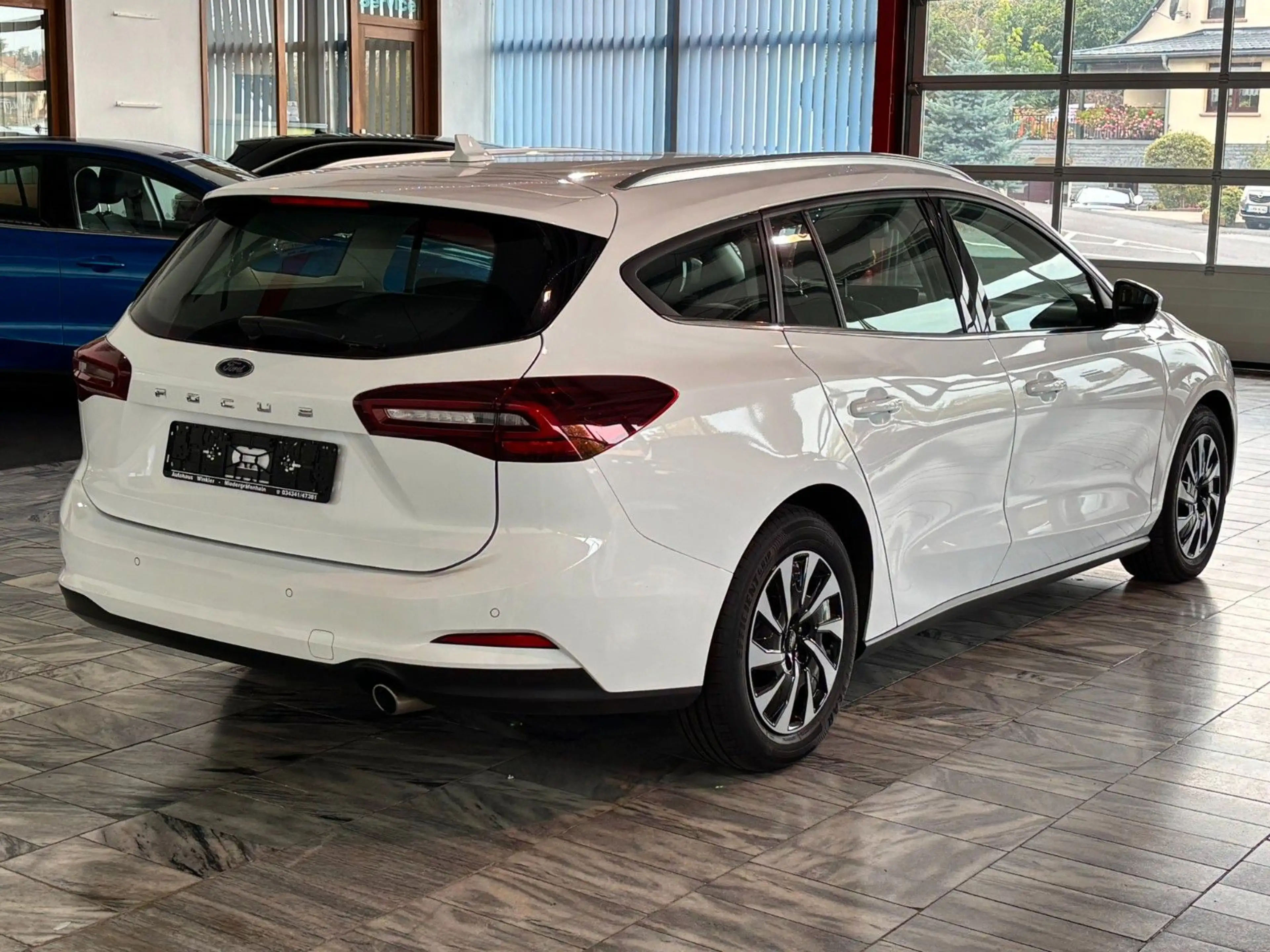 Ford Focus Turnier Titanium Navi Automatik DAB+ LED — photo 5