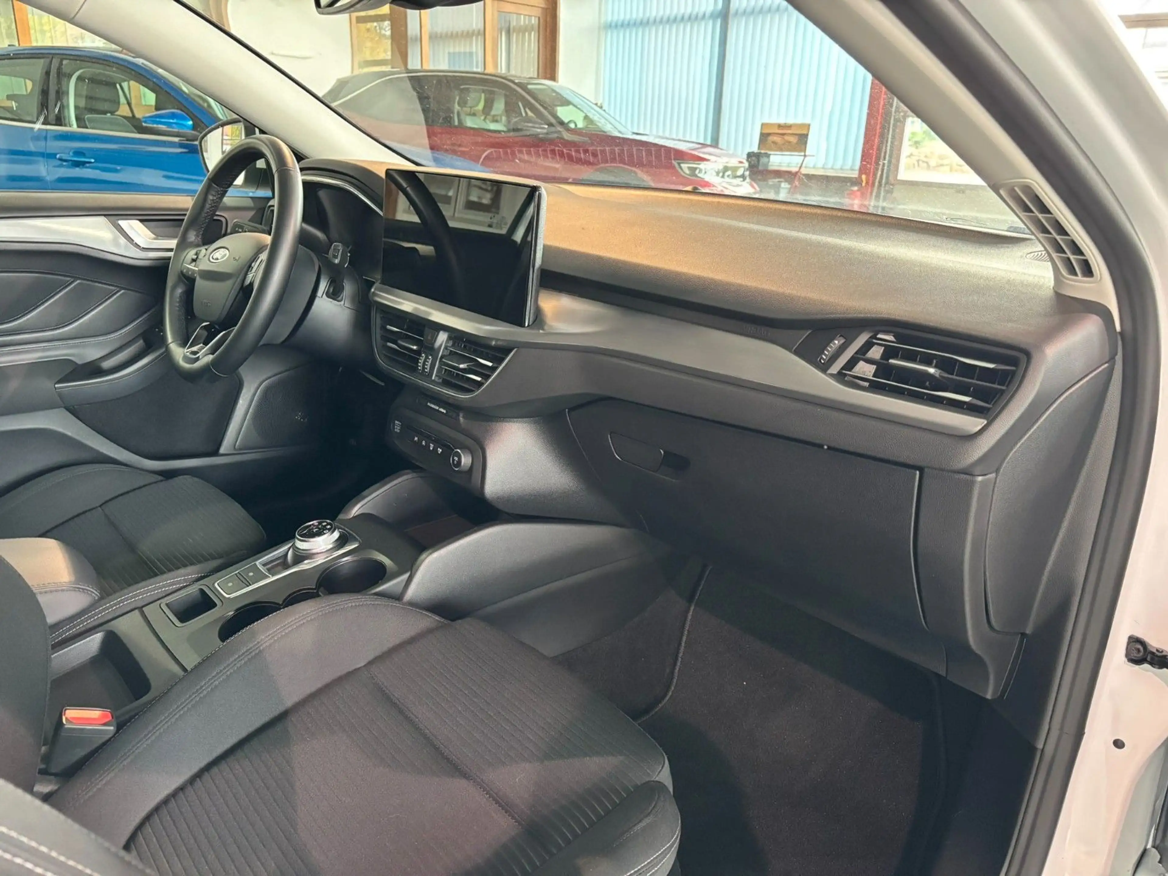 Ford Focus Turnier Titanium Navi Automatik DAB+ LED — photo 12