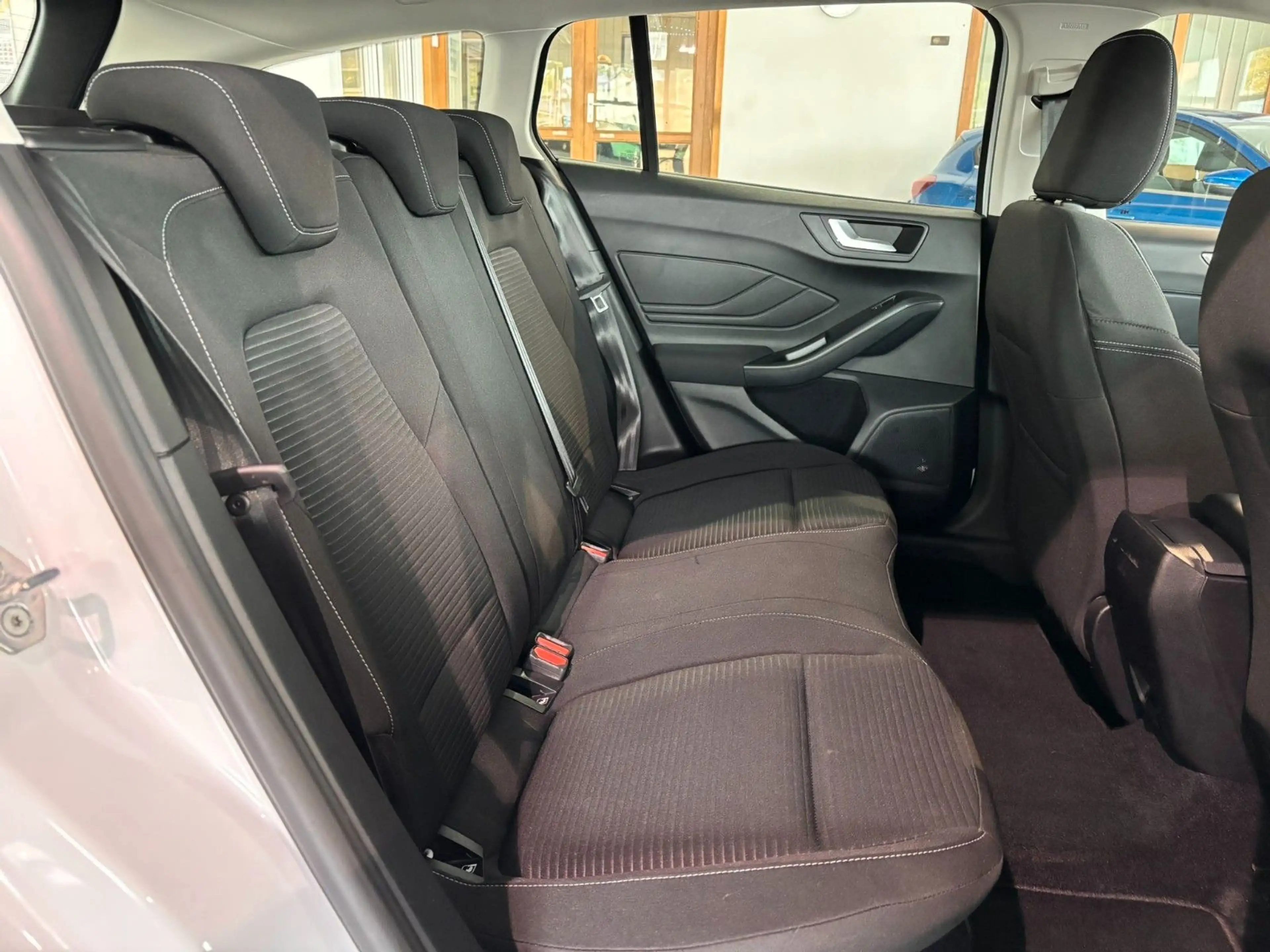 Ford Focus Turnier Titanium Navi Automatik DAB+ LED — photo 14