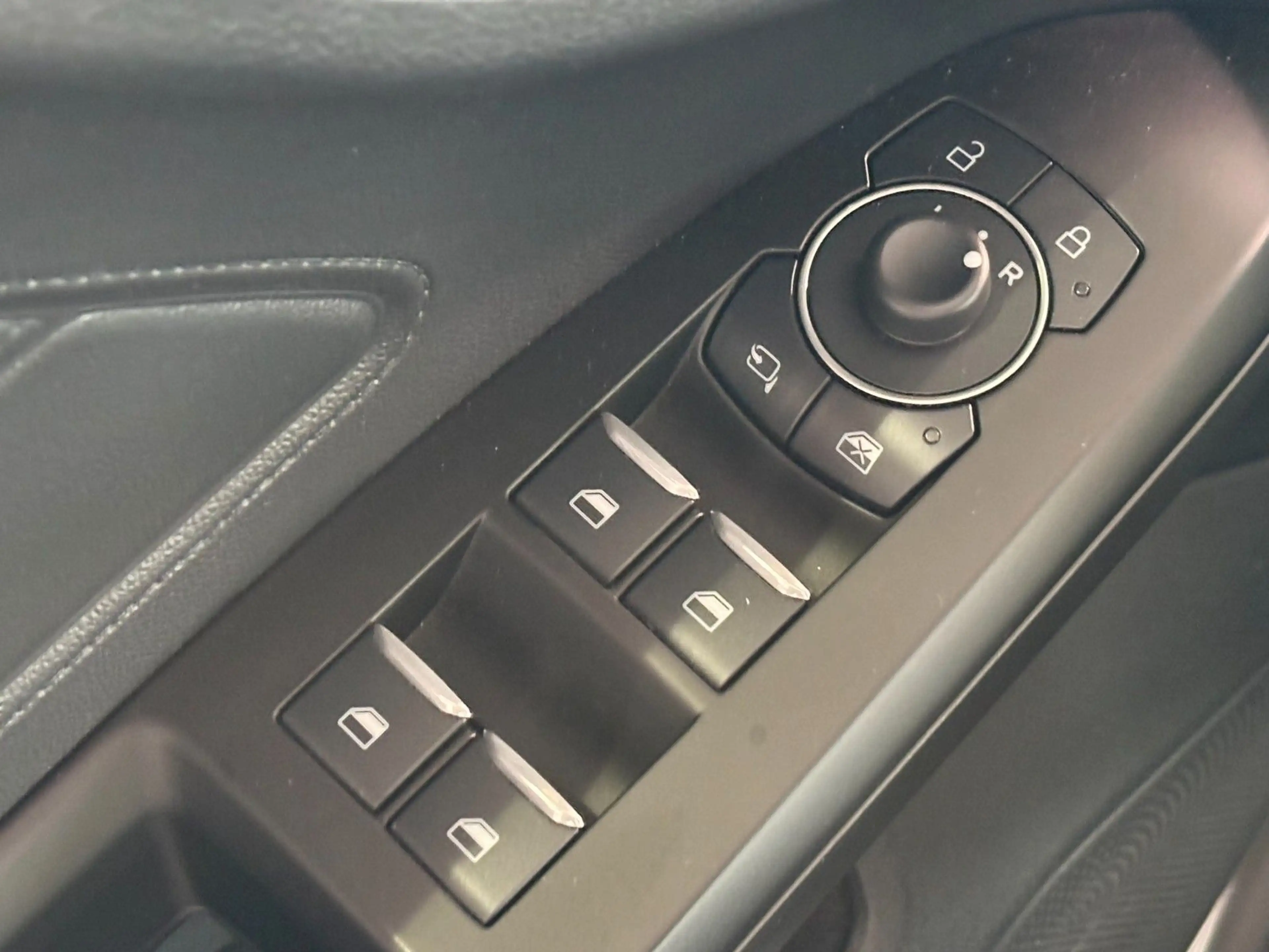 Ford Focus Turnier Titanium Navi Automatik DAB+ LED — photo 22