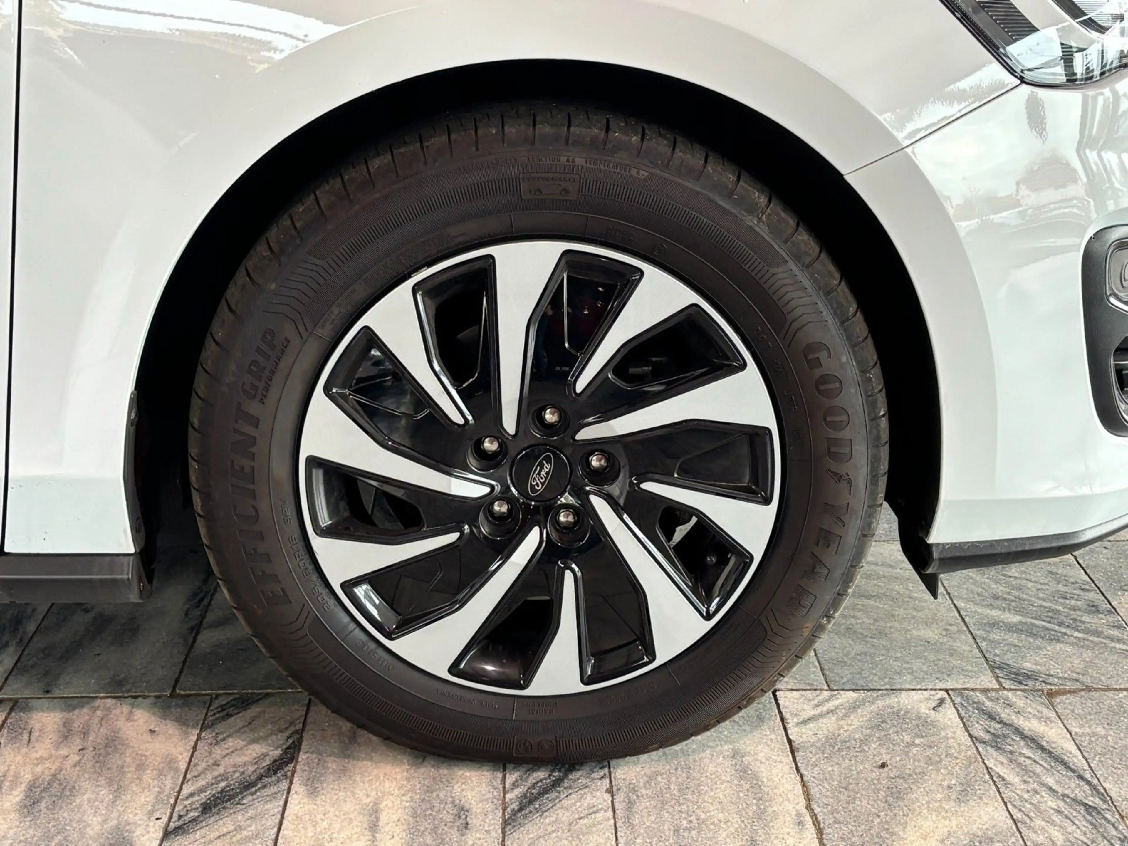 Ford Focus Turnier Titanium Navi Automatik DAB+ LED — photo 9